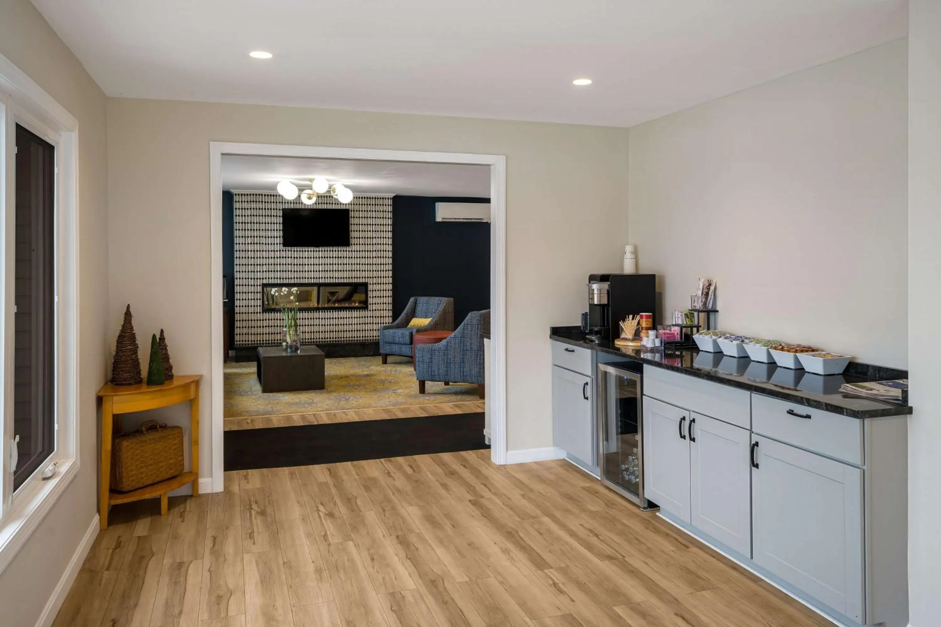 Restaurant/places to eat in Best Western - Freeport Inn