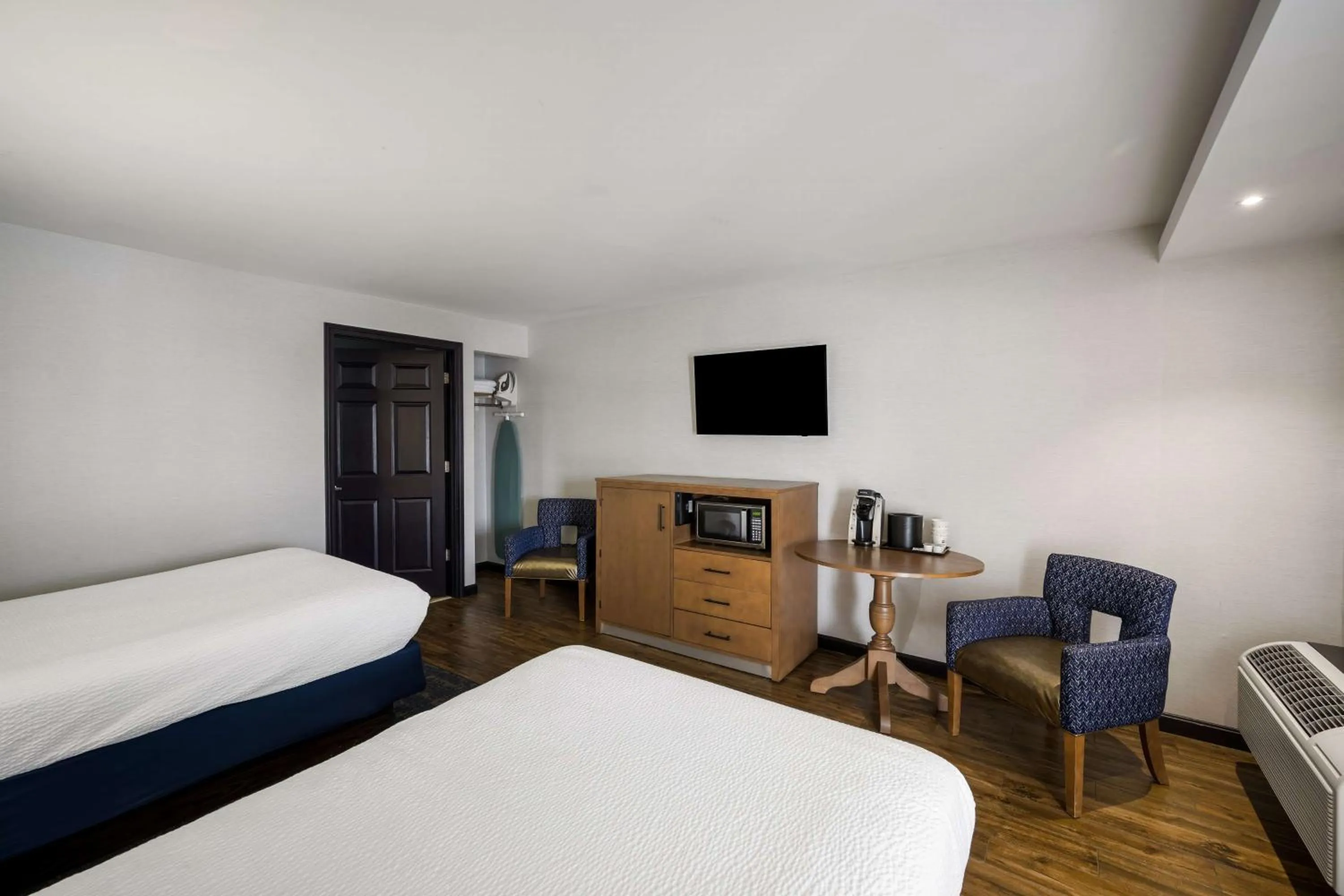 Bedroom, Bed in Best Western - Freeport Inn