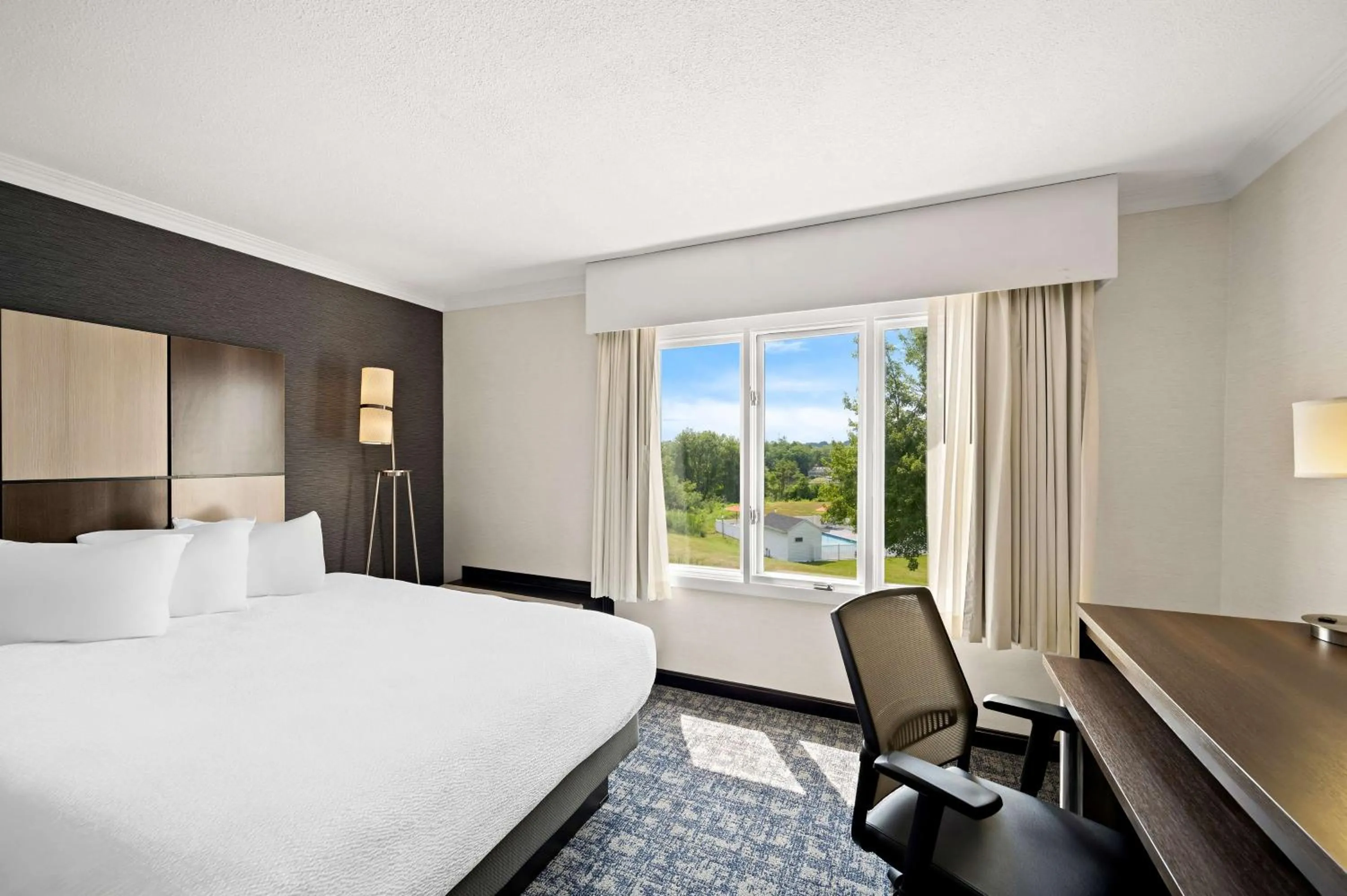 Bedroom, Bed in Best Western - Freeport Inn