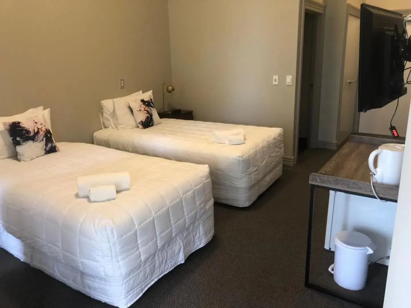 Twin Room with Balcony - single occupancy in Teschemakers Resort Twin Room with Balcony - single occupancy in Teschemakers Resort