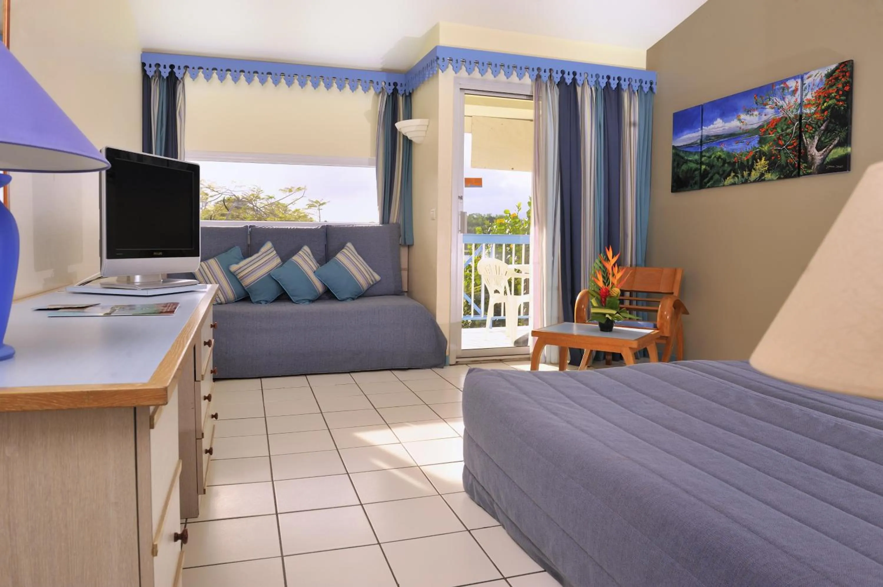 TV and multimedia in Carayou Hotel & Spa