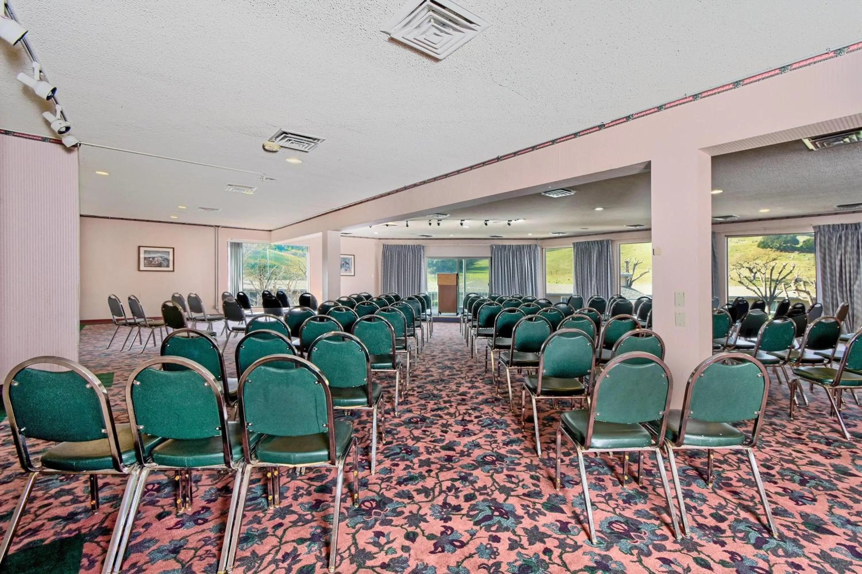 Meeting/conference room in Days Inn by Wyndham Novato/San Francisco