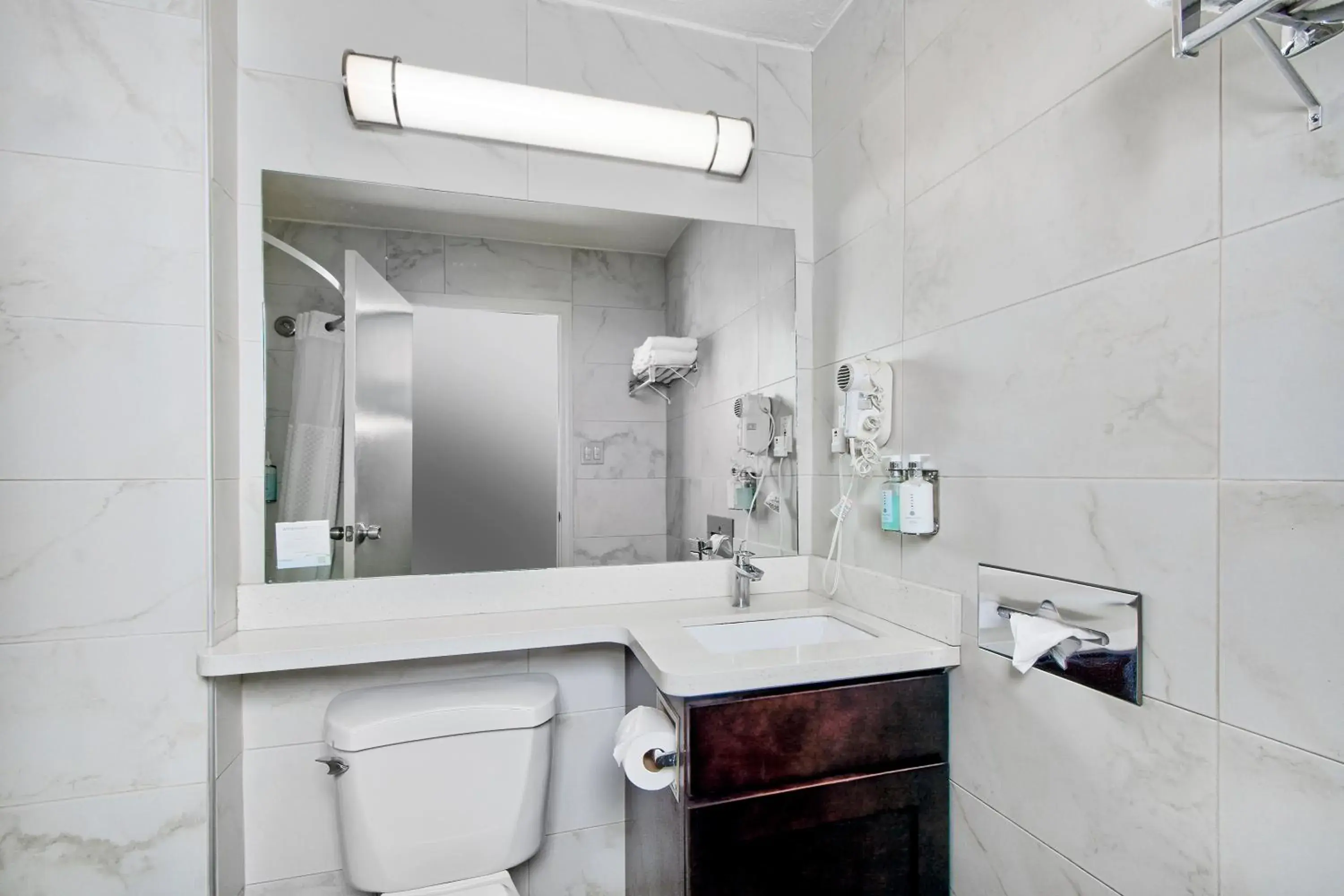 Queen Room - Non-Smoking in Days Inn by Wyndham Novato/San Francisco Queen Room - Non-Smoking in Days Inn by Wyndham Novato/San Francisco