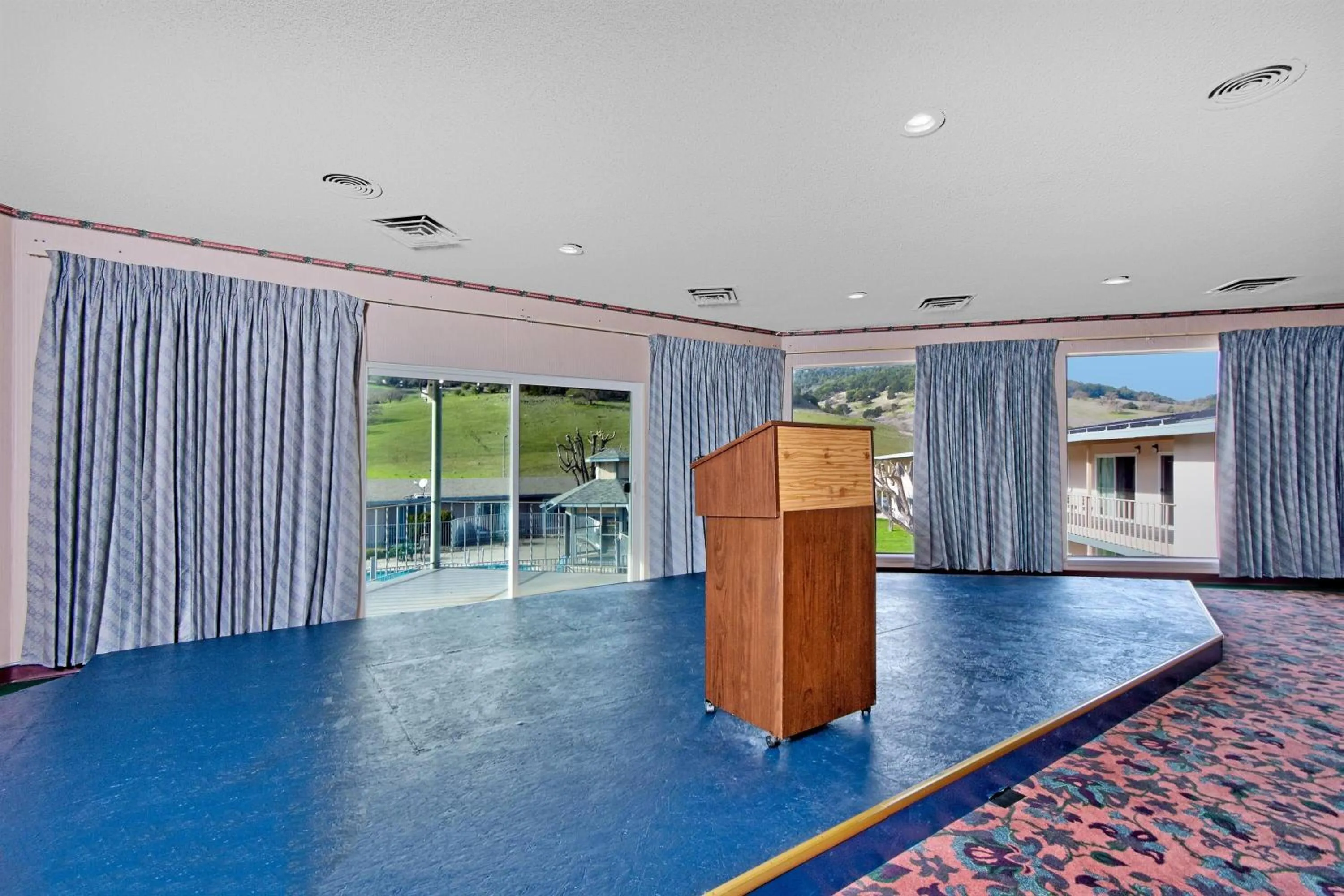 Meeting/conference room in Days Inn by Wyndham Novato/San Francisco