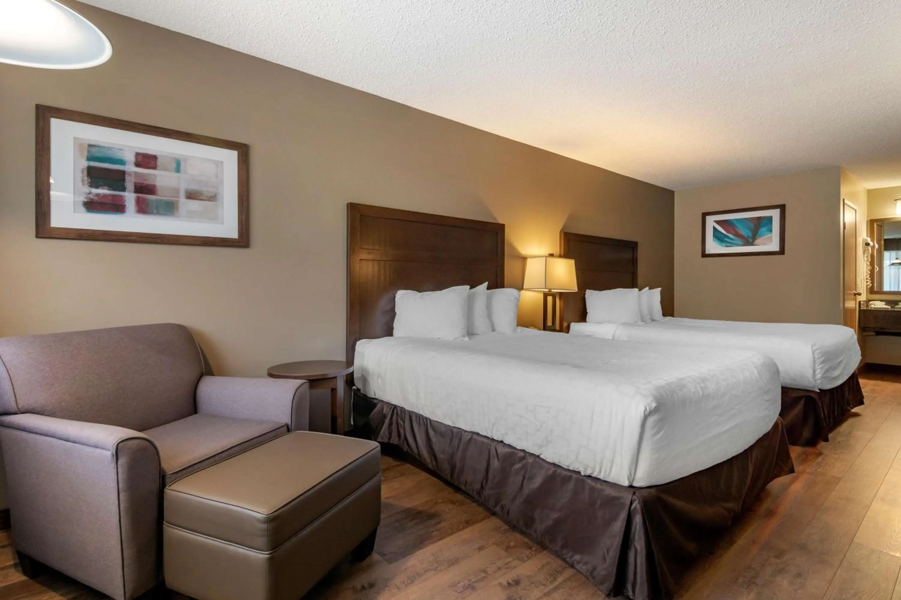 Bedroom, Bed in SureStay Plus Hotel by Best Western Salmon Arm