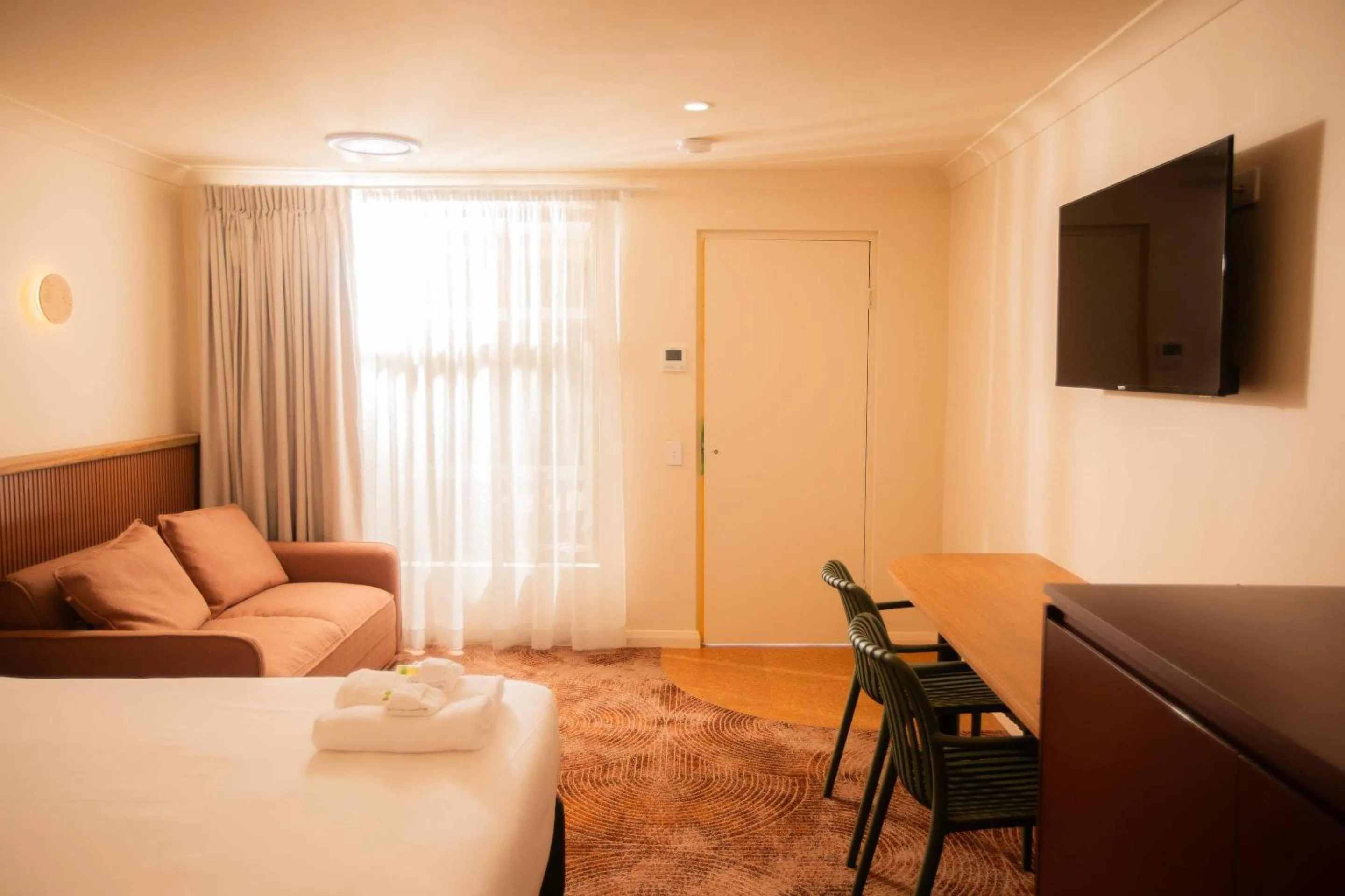 Bedroom, Bed in The Alluna Motel, an Ascend Collection Hotel