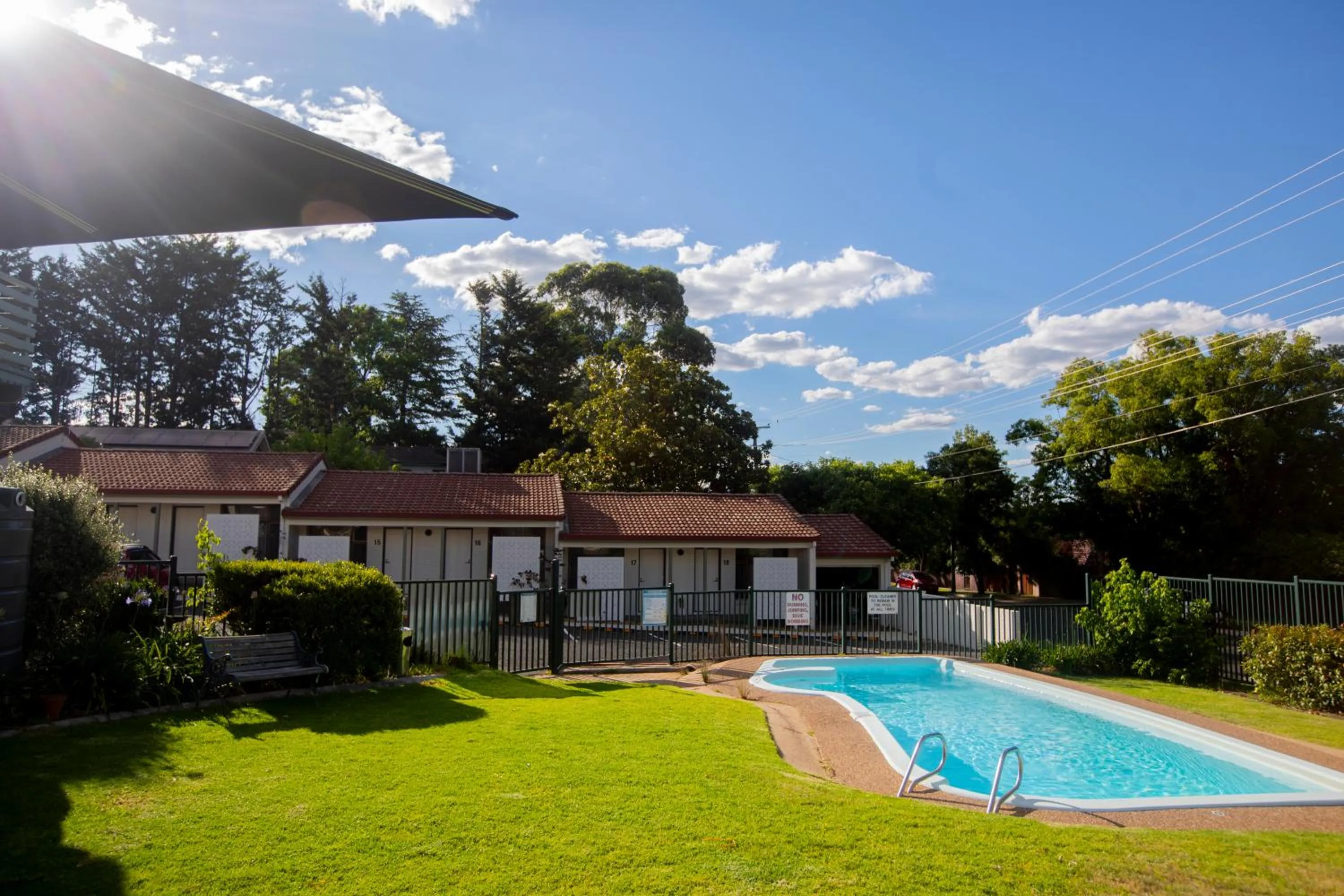 Swimming pool in The Alluna Motel, an Ascend Collection Hotel