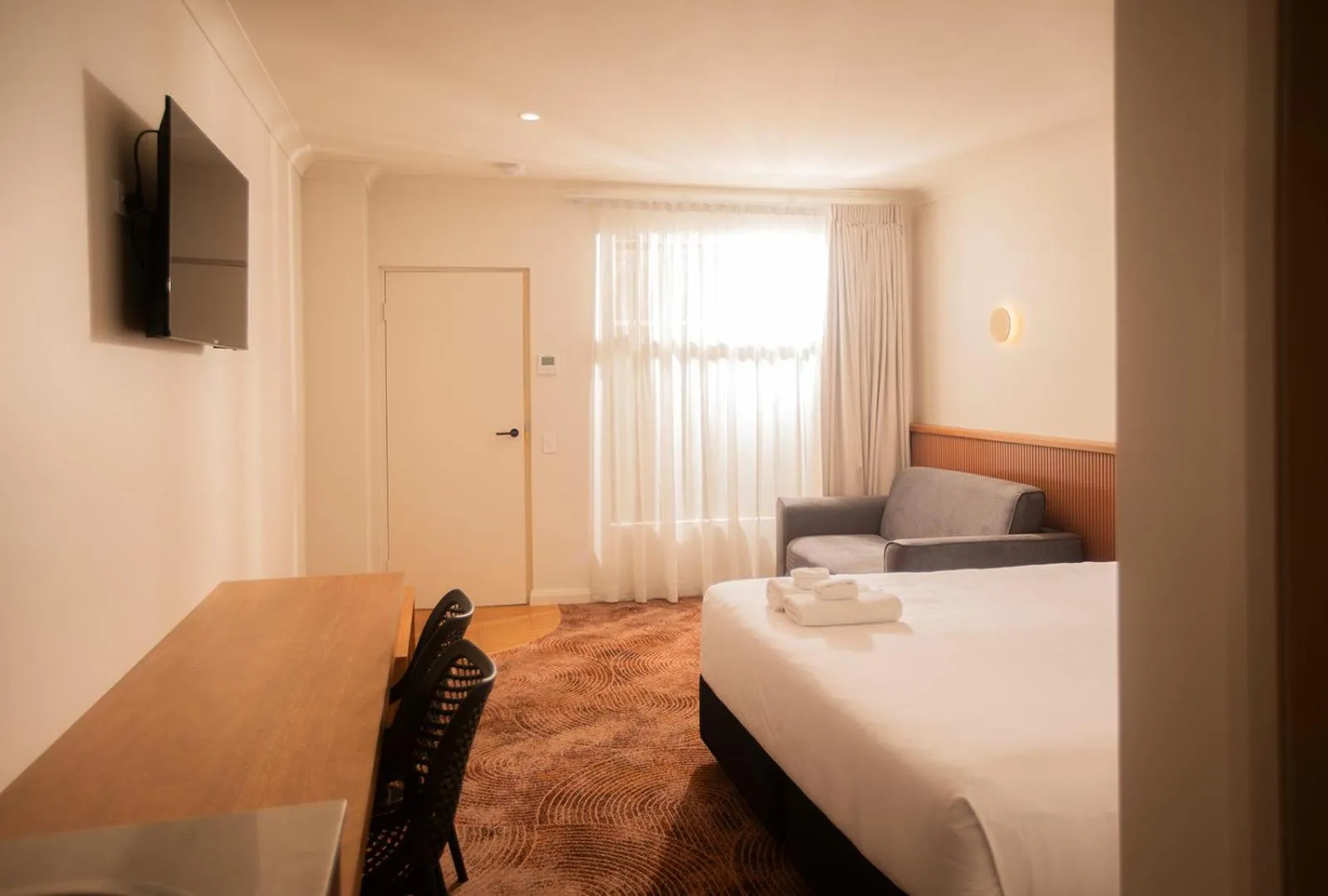 Bed in The Alluna Motel, an Ascend Collection Hotel