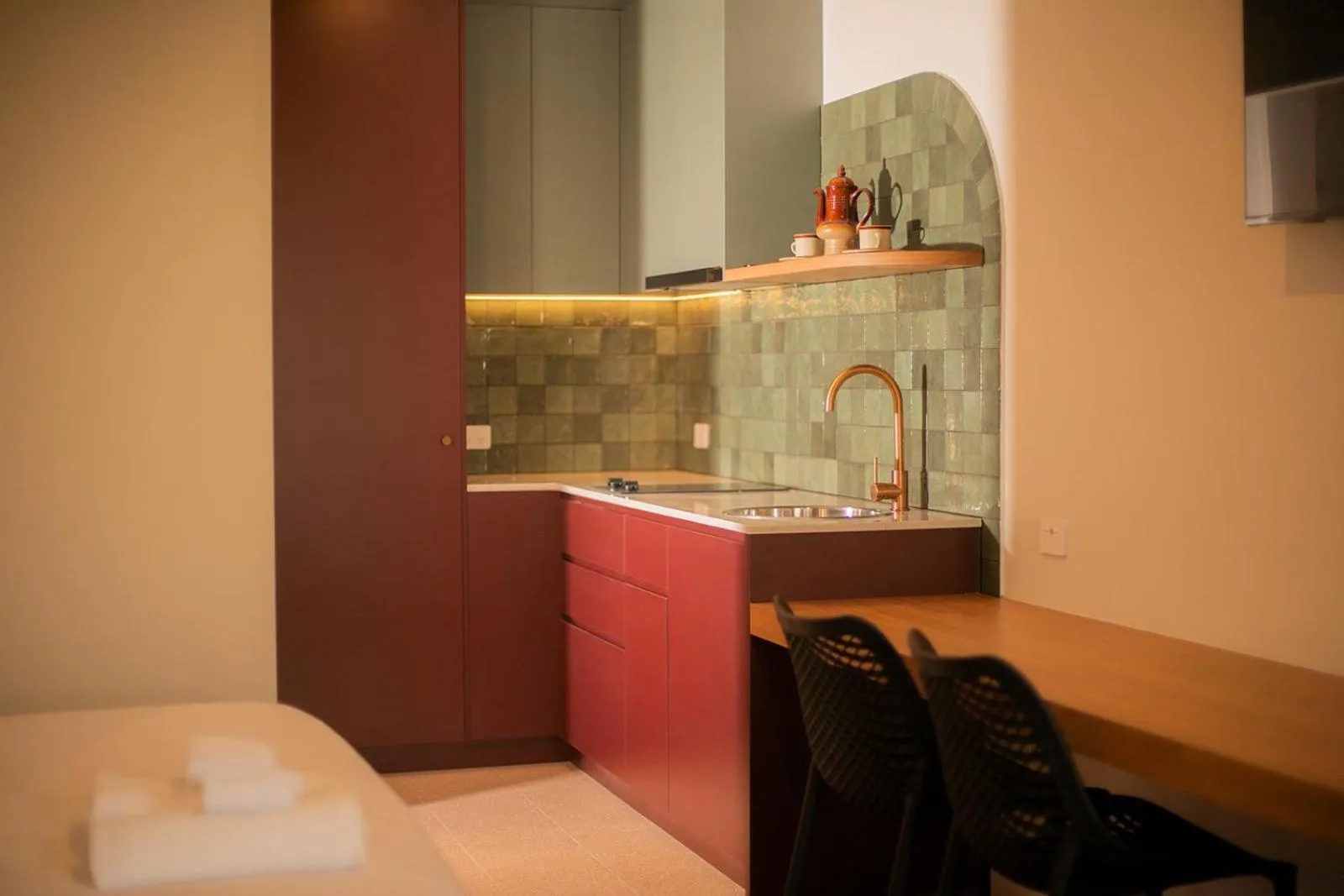 Kitchen or kitchenette in The Alluna Motel, an Ascend Collection Hotel