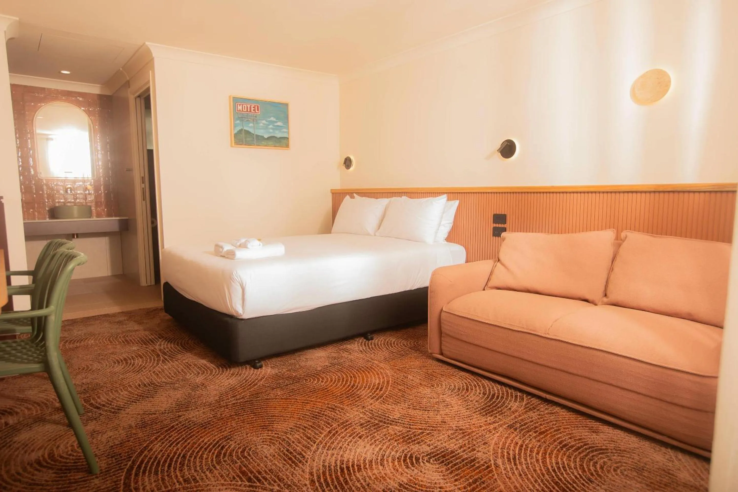 Bedroom, Bed in The Alluna Motel, an Ascend Collection Hotel