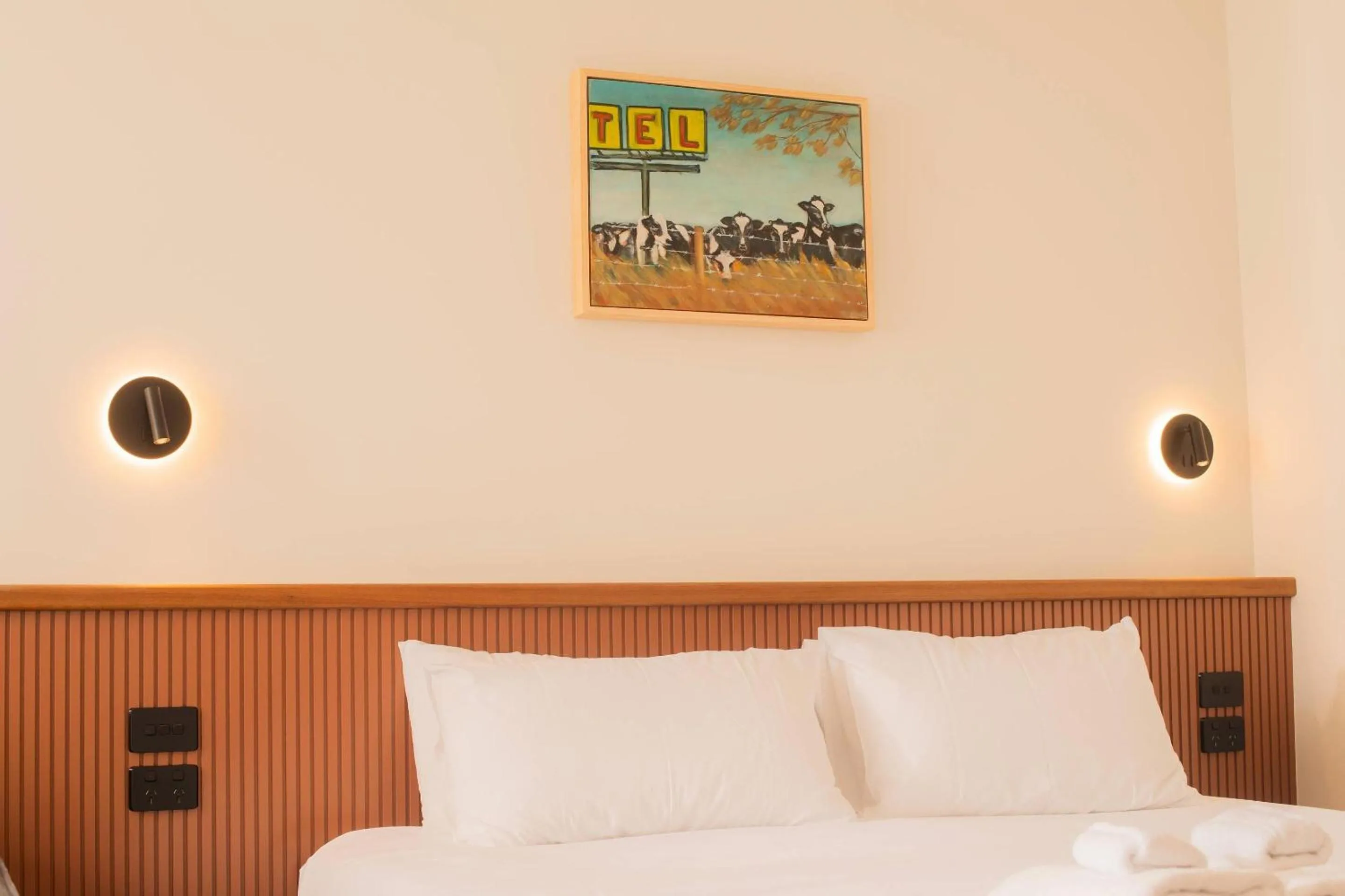 Bedroom, Bed in The Alluna Motel, an Ascend Collection Hotel