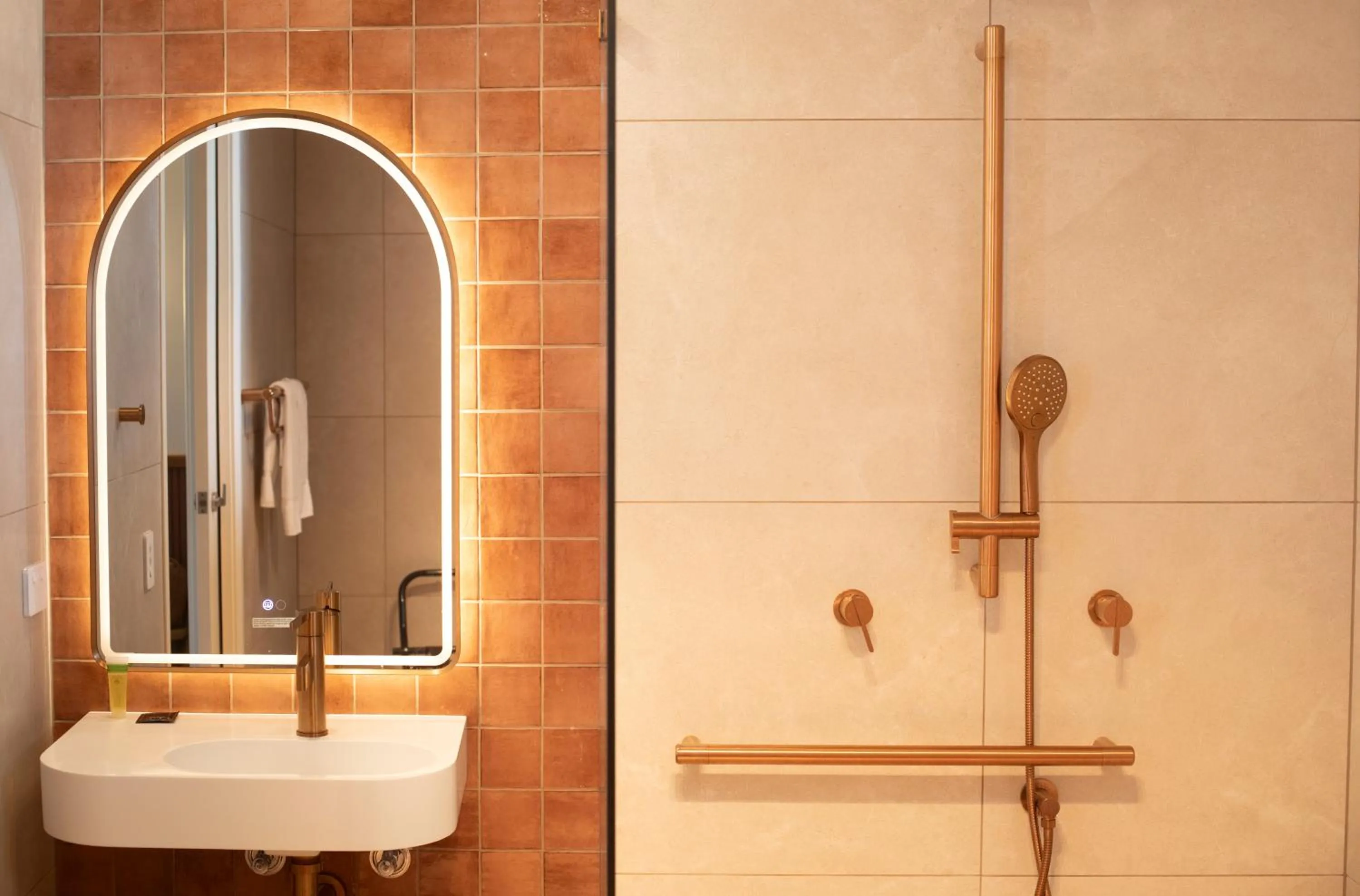 Bathroom in The Alluna Motel, an Ascend Collection Hotel