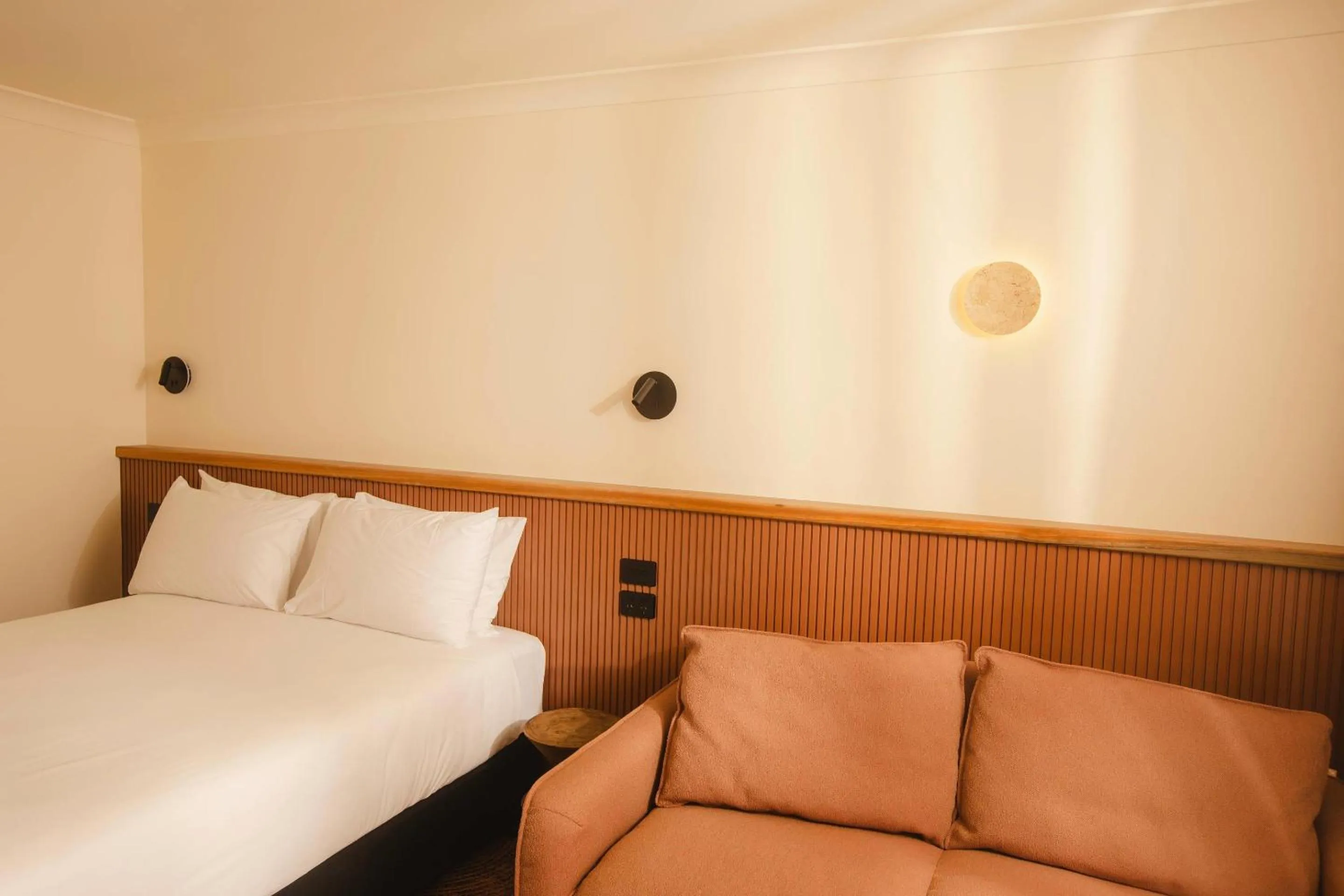 Bedroom, Bed in The Alluna Motel, an Ascend Collection Hotel