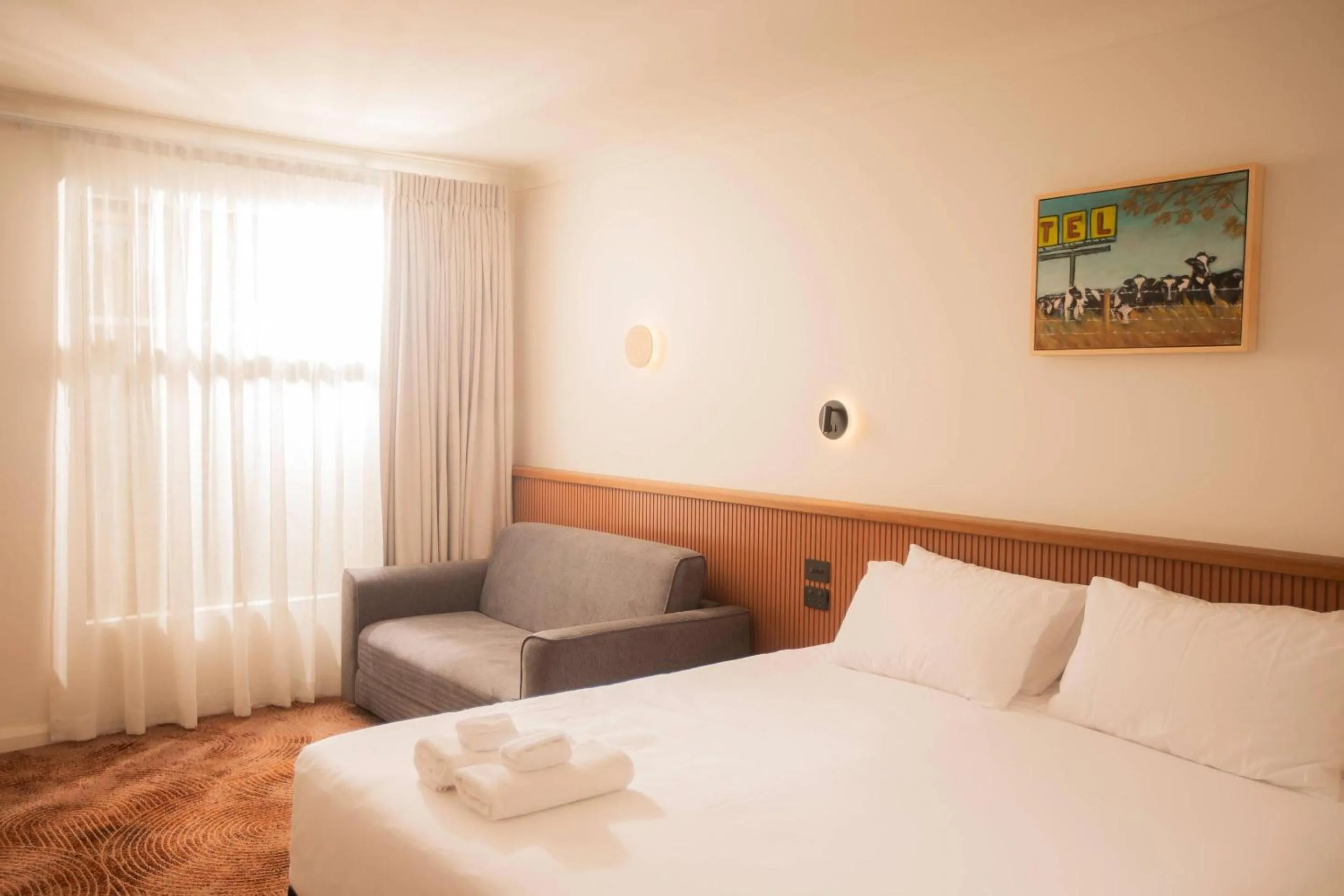 Bedroom, Bed in The Alluna Motel, an Ascend Collection Hotel