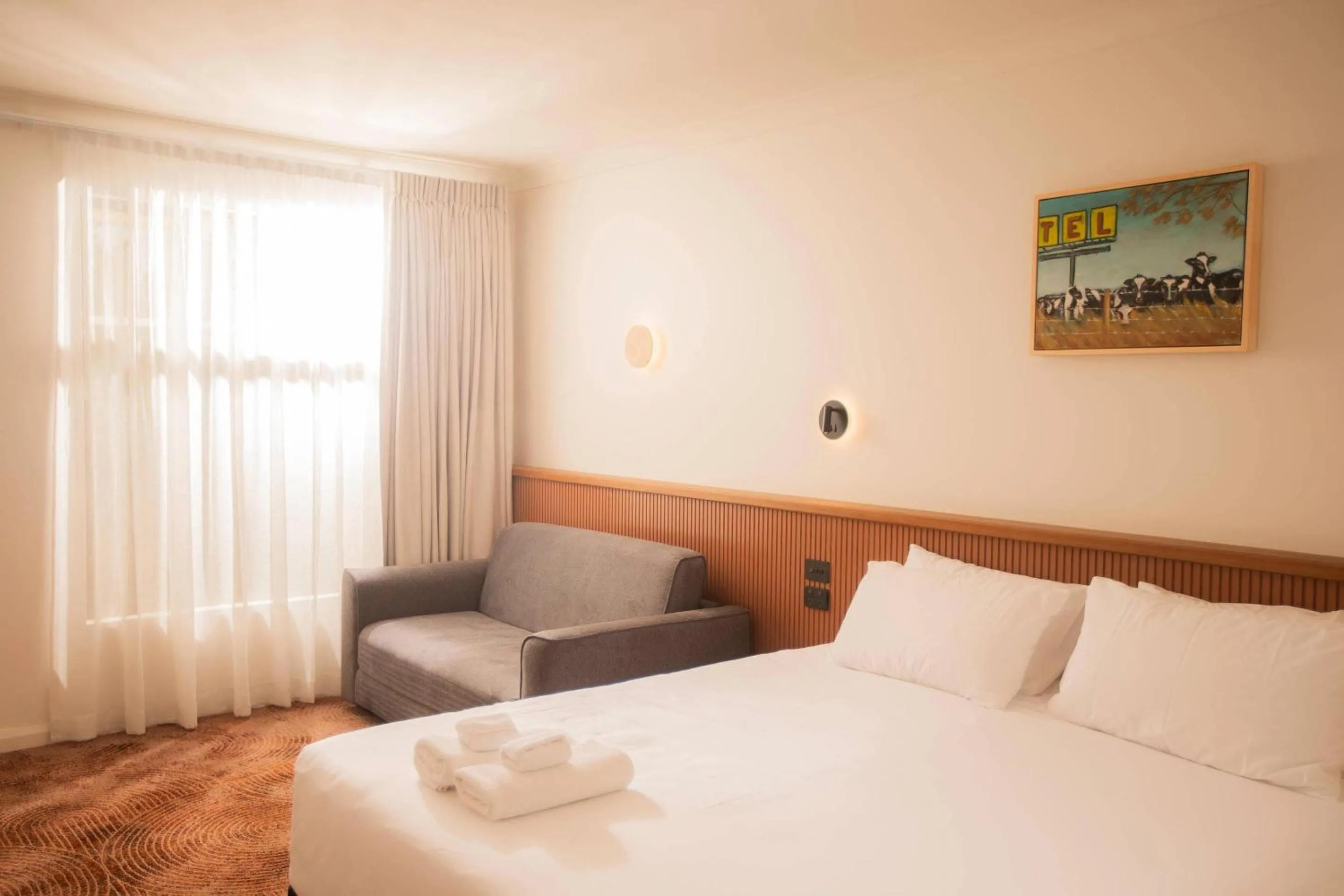 Bedroom, Bed in The Alluna Motel, an Ascend Collection Hotel