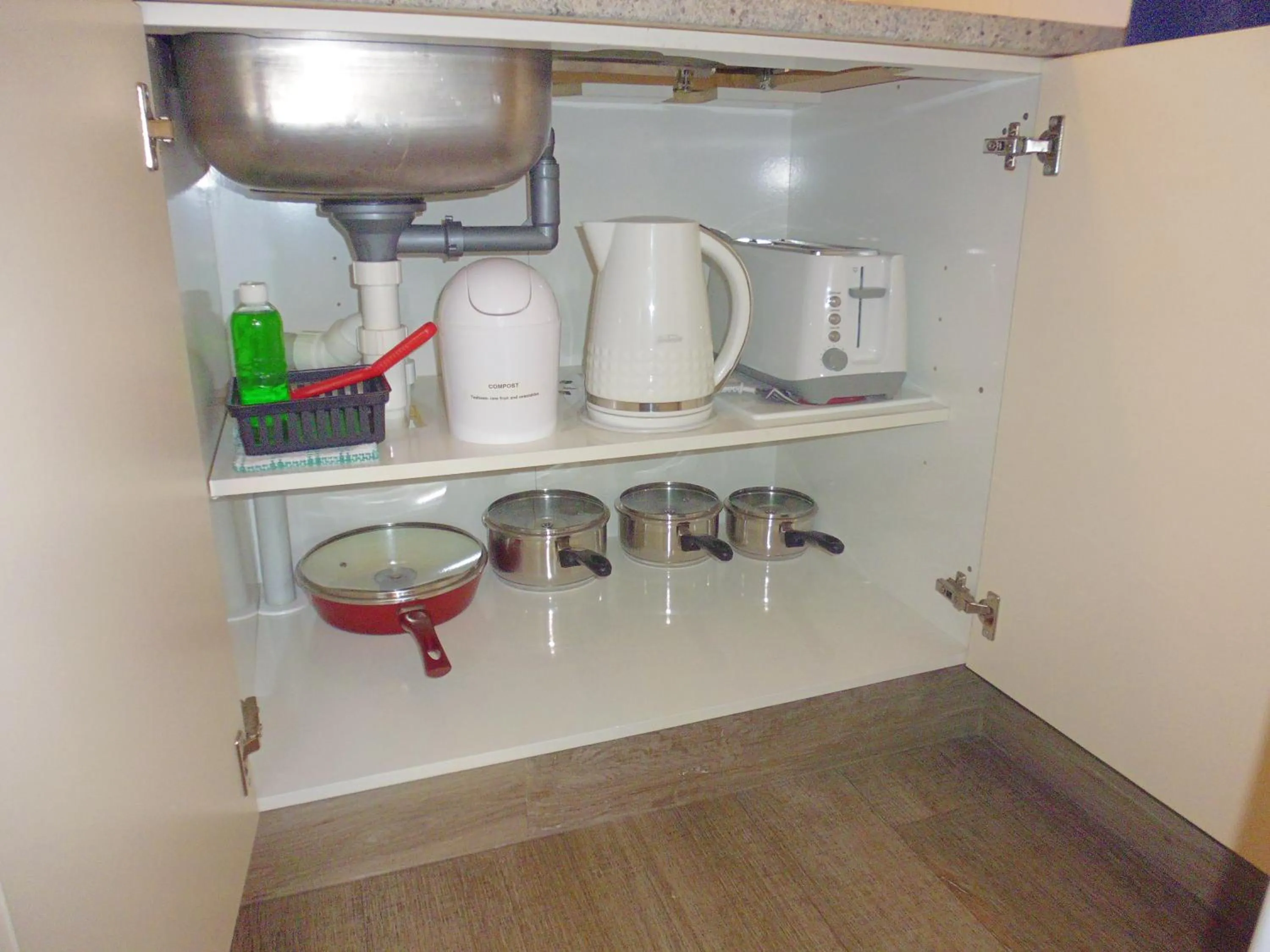 kitchen in Spa Lodge Motel