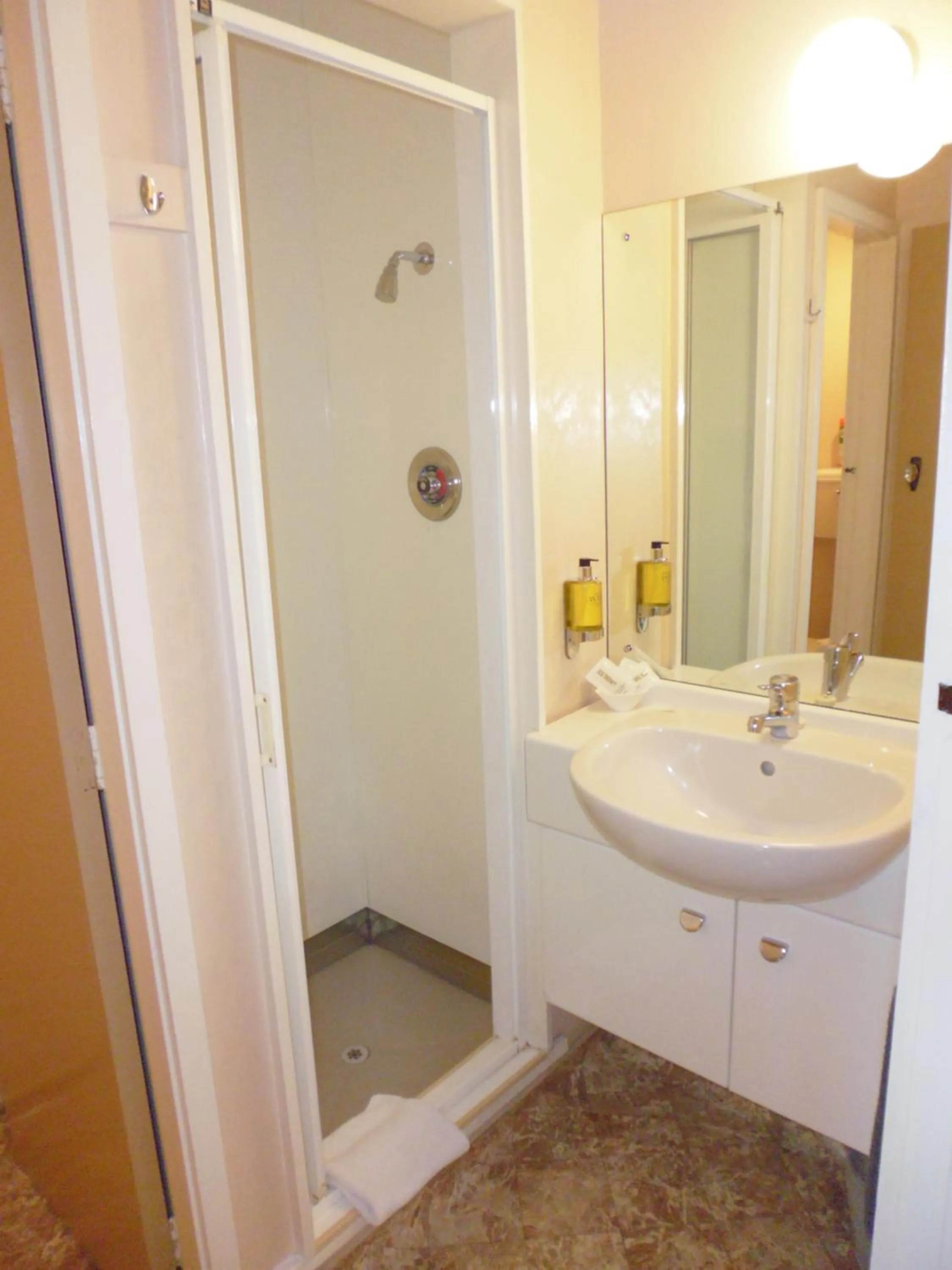 Bathroom in Spa Lodge Motel