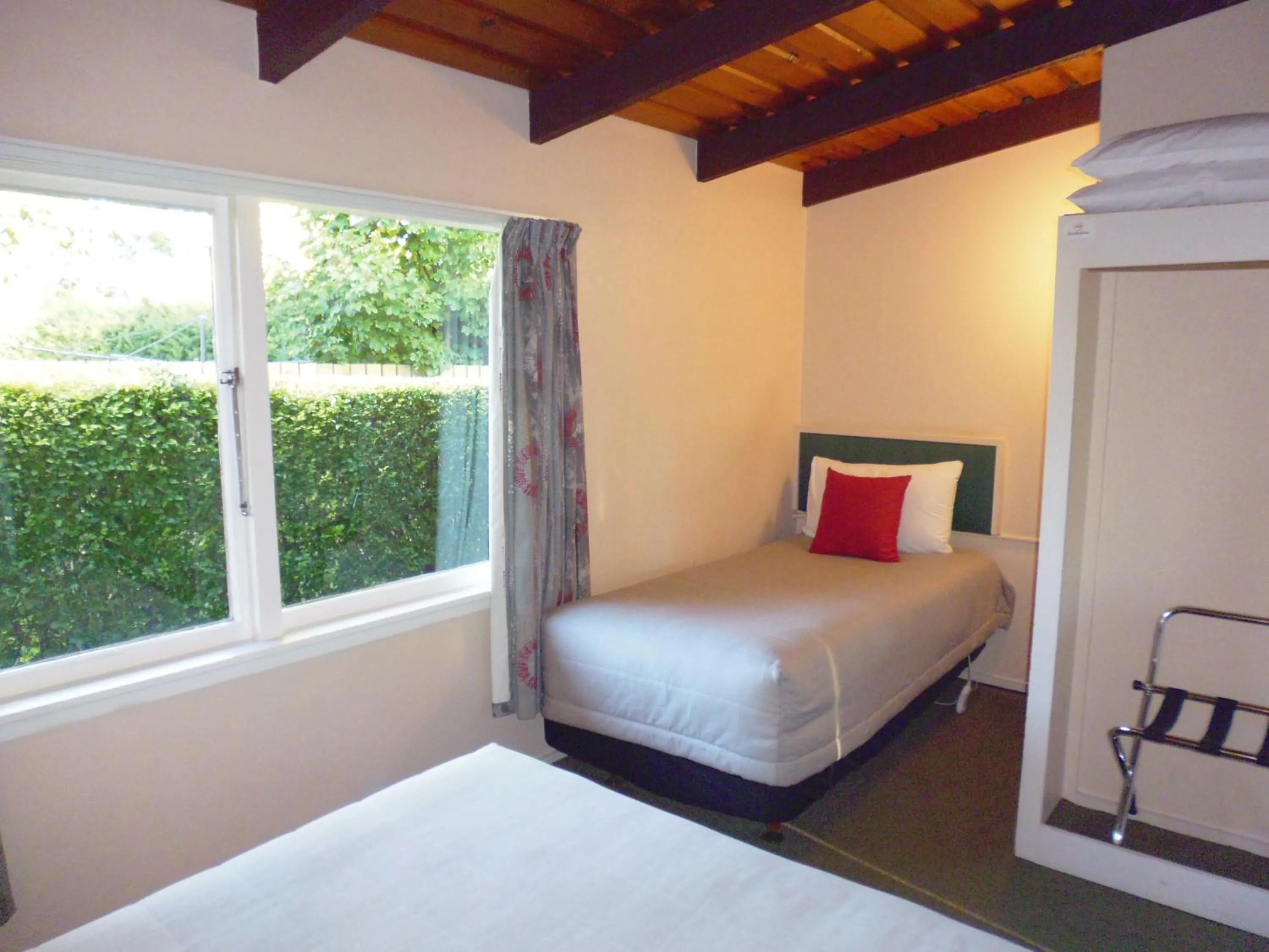 Bedroom, Bed in Spa Lodge Motel