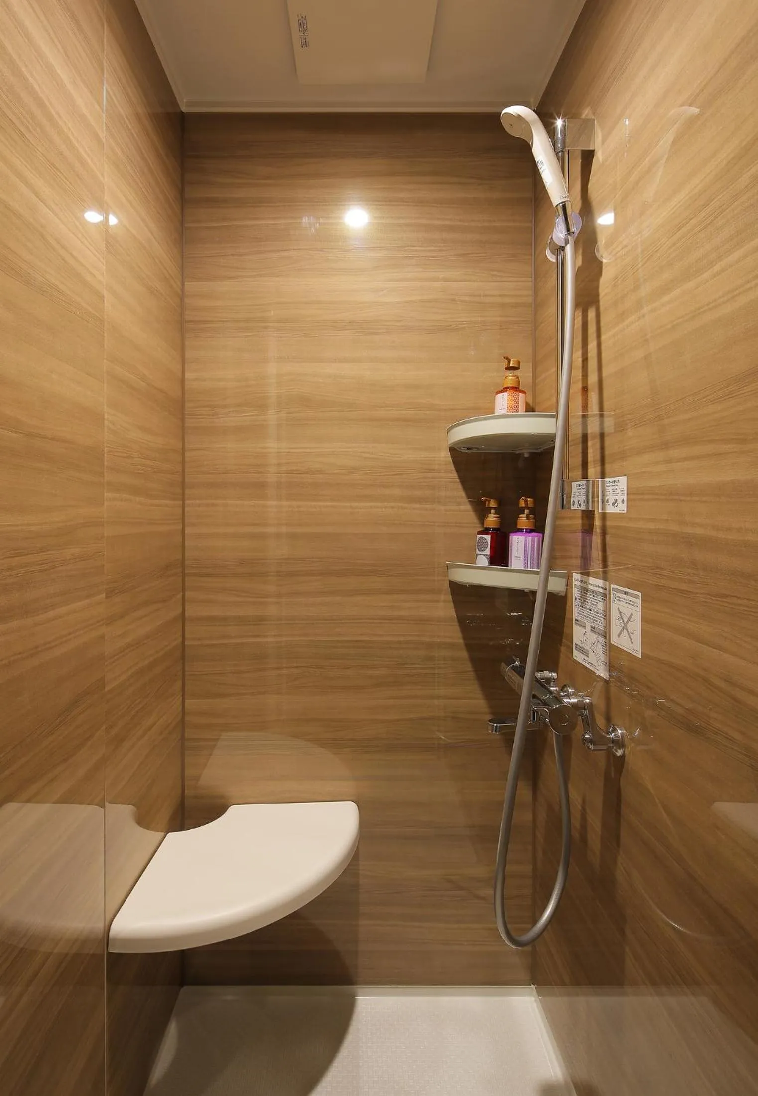 Shower in Aso Hakuun Sanso