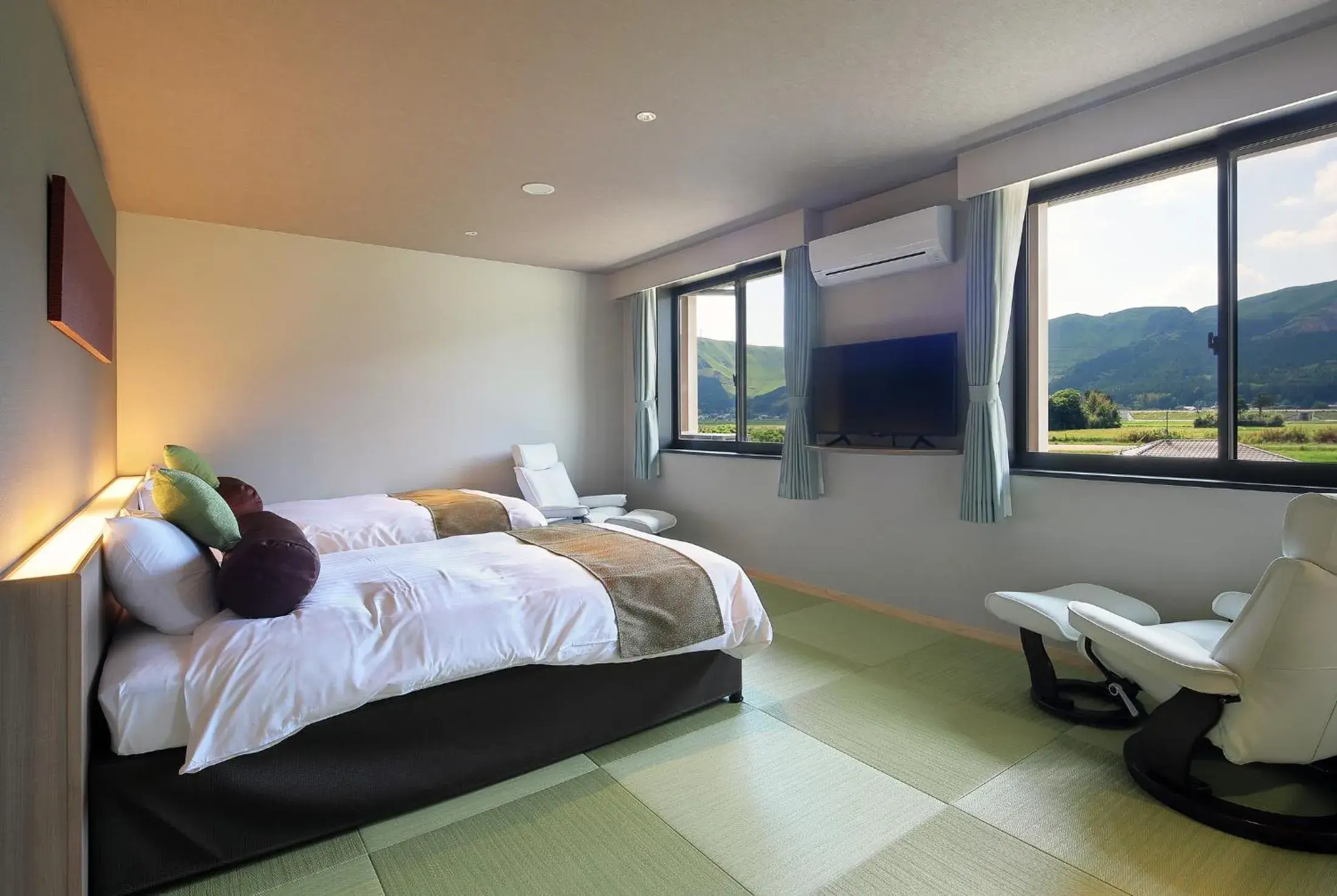 Superior Twin with Daikanbo Mountain View in Aso Hakuun Sanso Superior Twin with Daikanbo Mountain View in Aso Hakuun Sanso