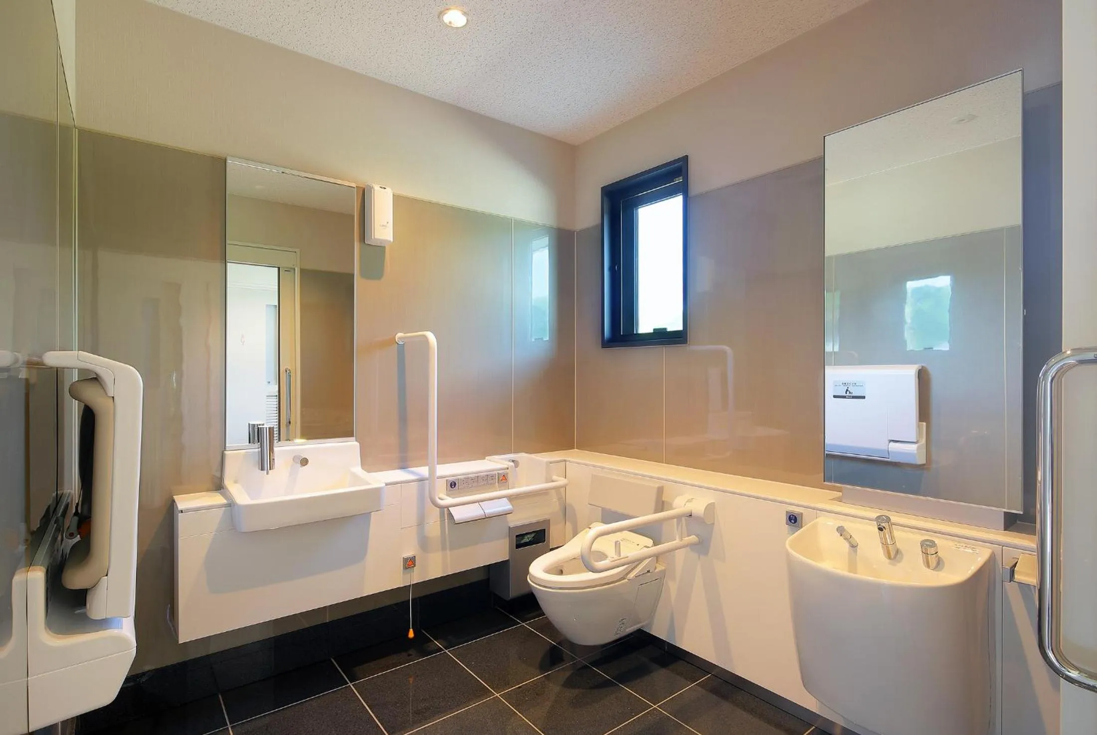 Toilet in Aso Hakuun Sanso