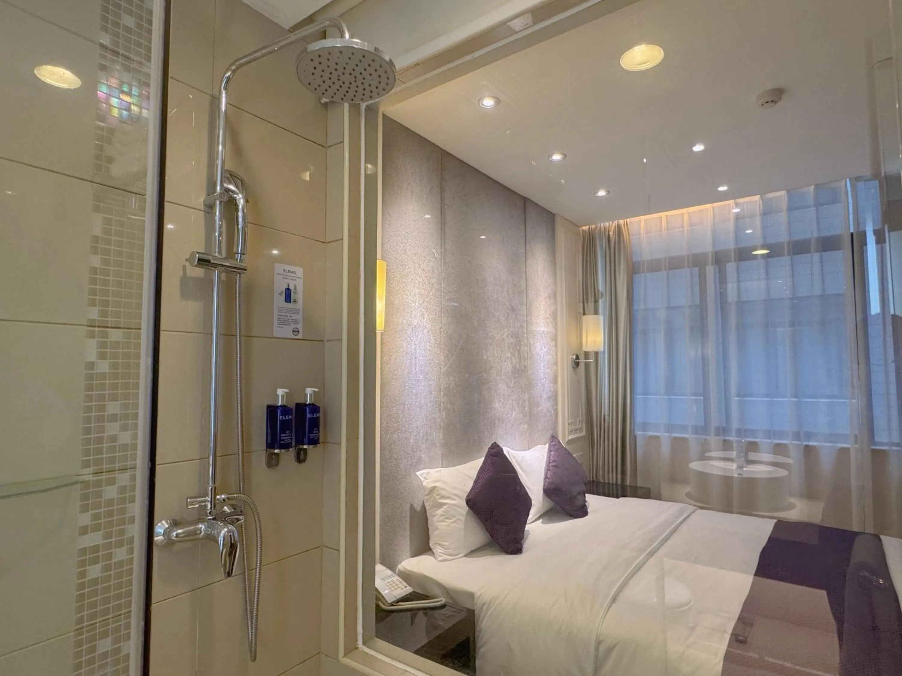 Bed in Dorsett Wuhan