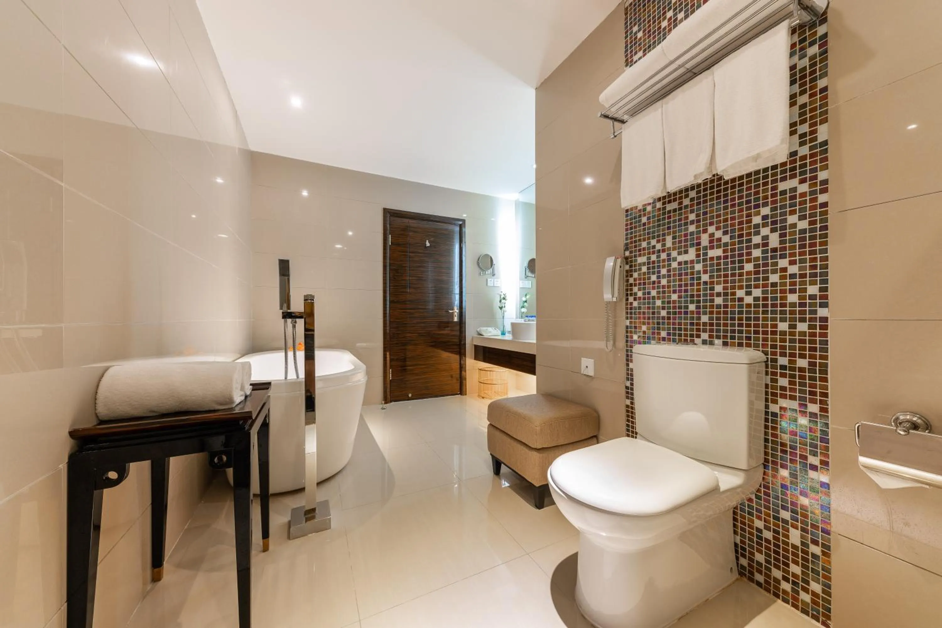 Toilet in Dorsett Wuhan