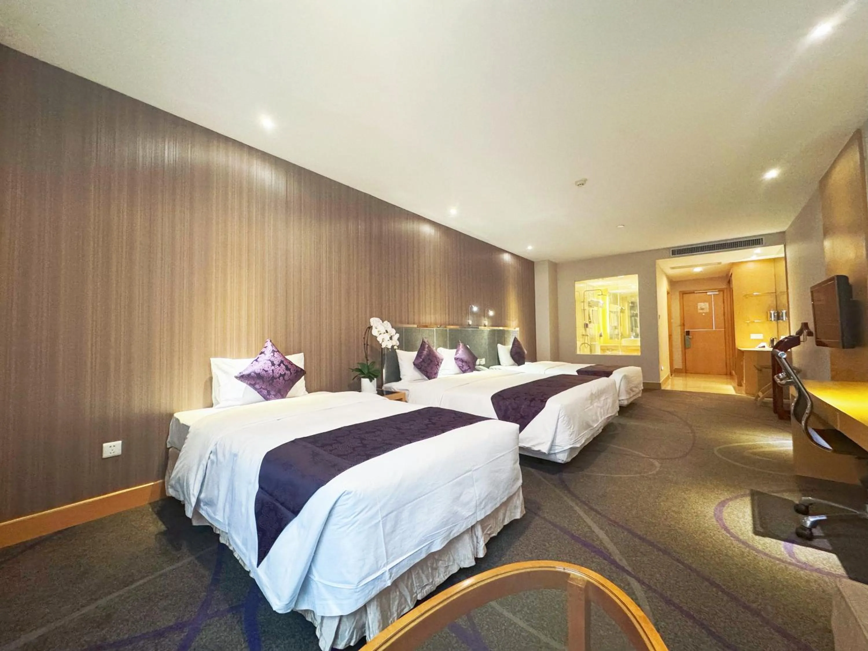 Photo of the whole room, Bed in Dorsett Wuhan