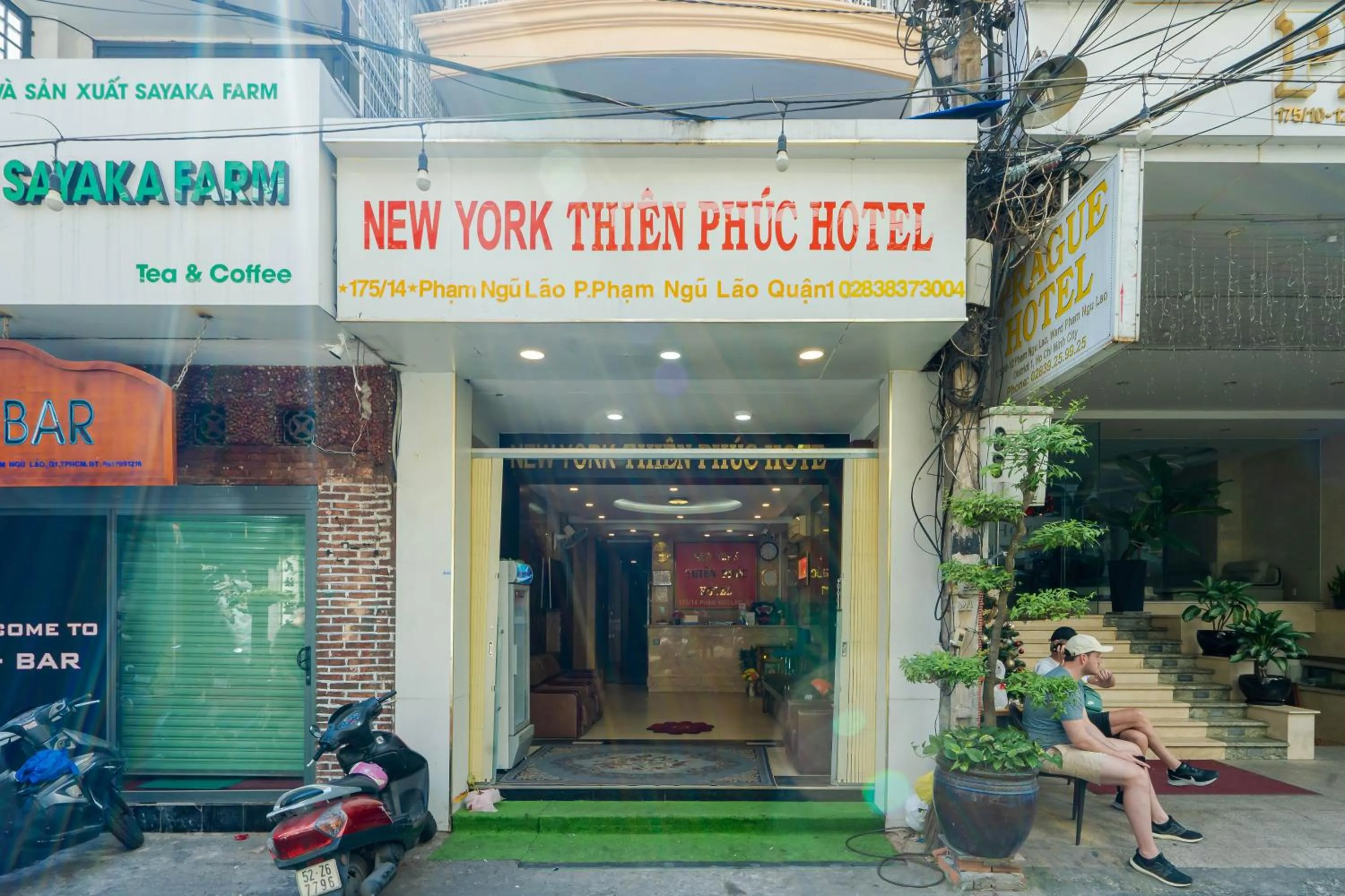 Property building in New York Hotel Pham Ngu Lao