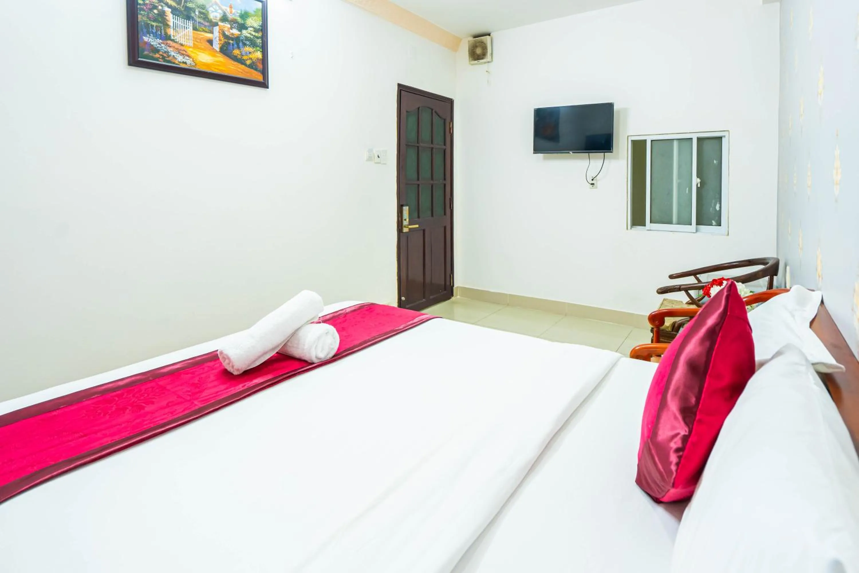 Bed in New York Hotel Pham Ngu Lao