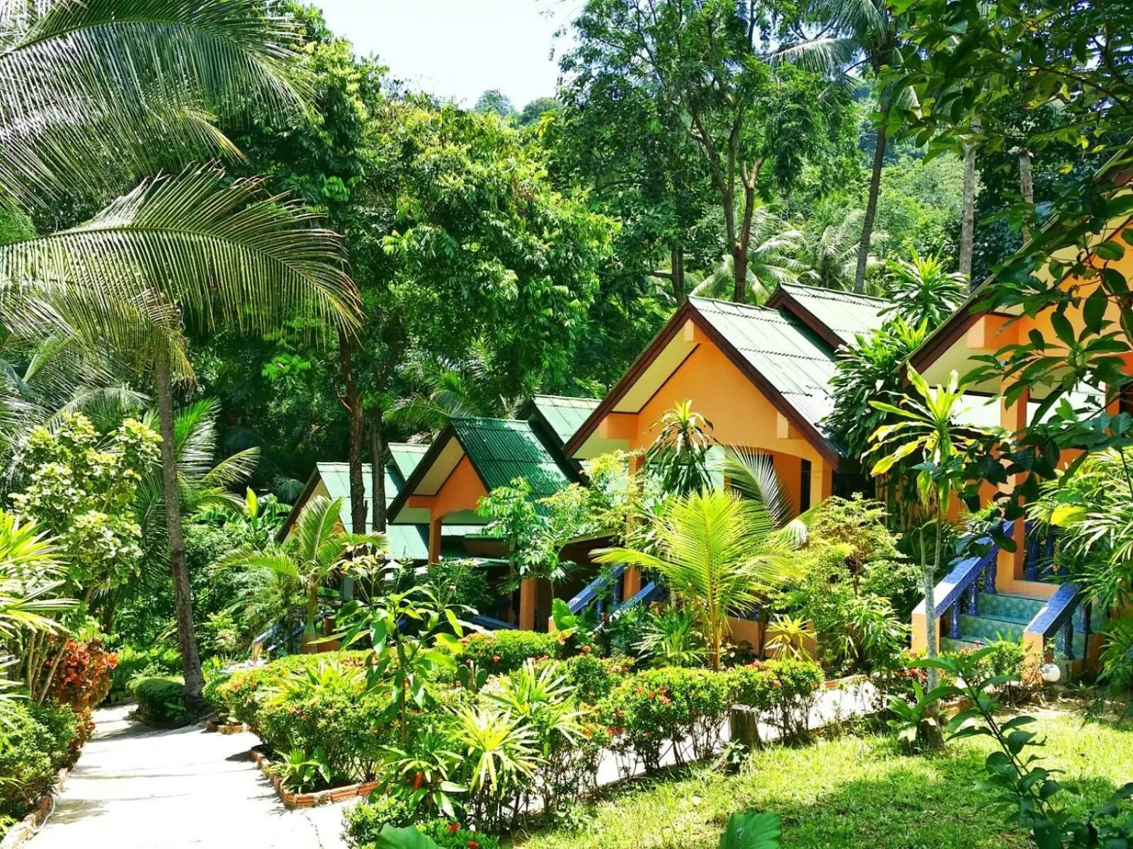 Day in Anawin Bungalows