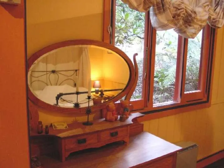 Bed in Como Cottage Accommodation