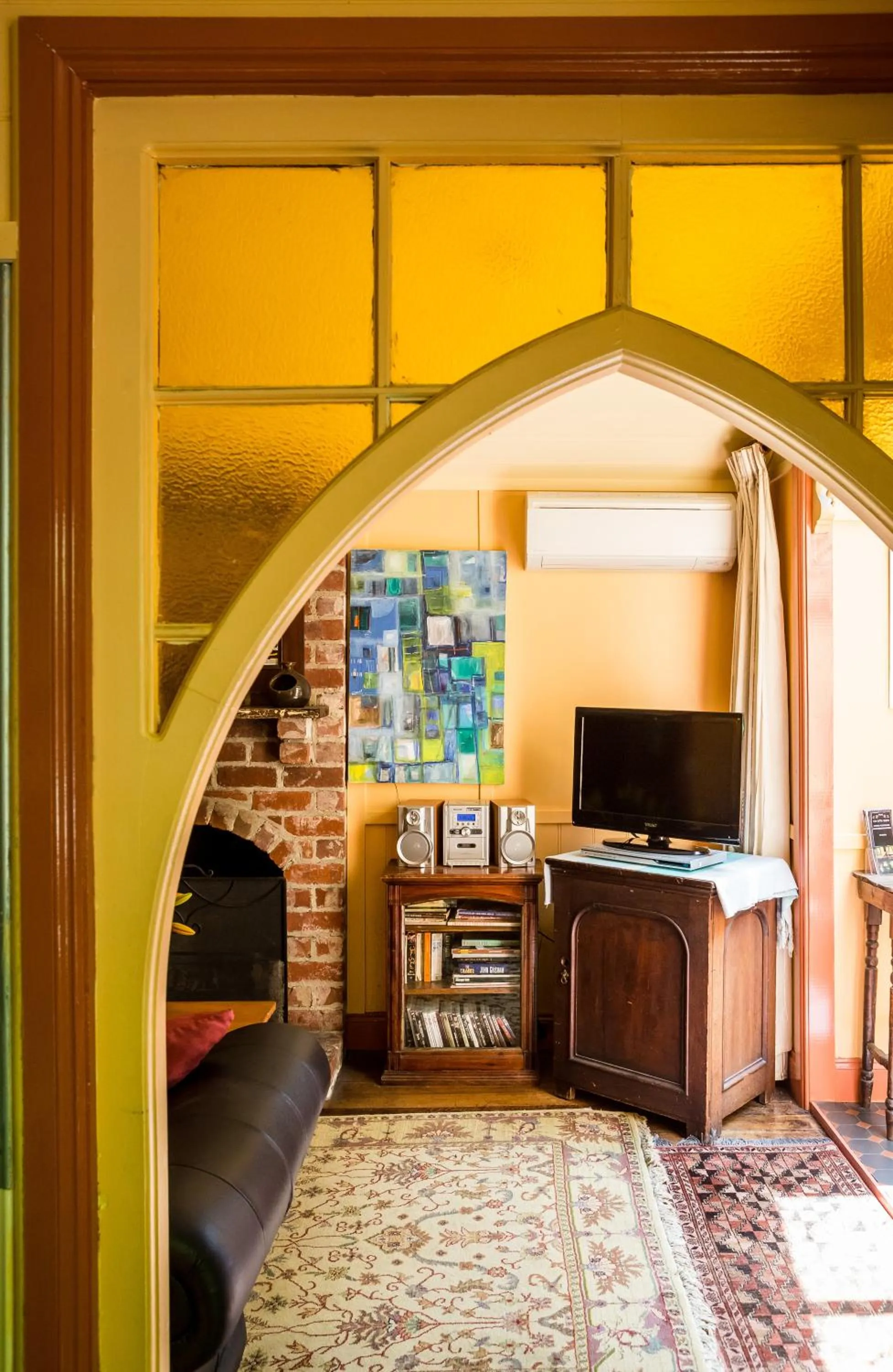 Living room in Como Cottage Accommodation