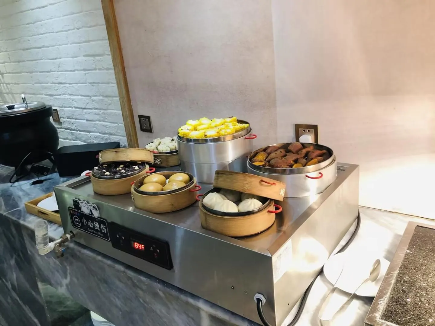 Restaurant/places to eat in Byland Star Hotel