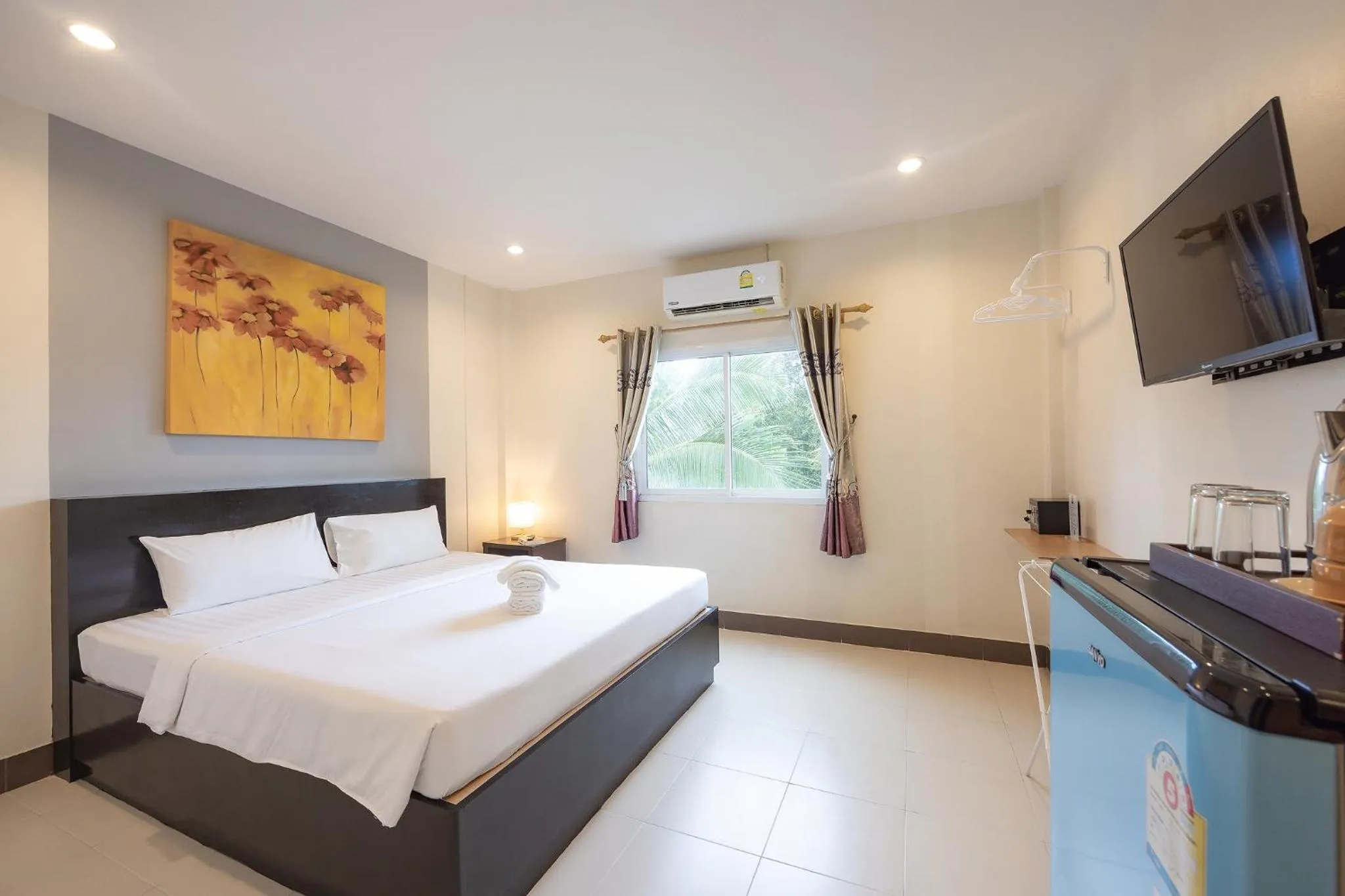 Guests, Bed in Baan Yuyen Karon Guesthouse