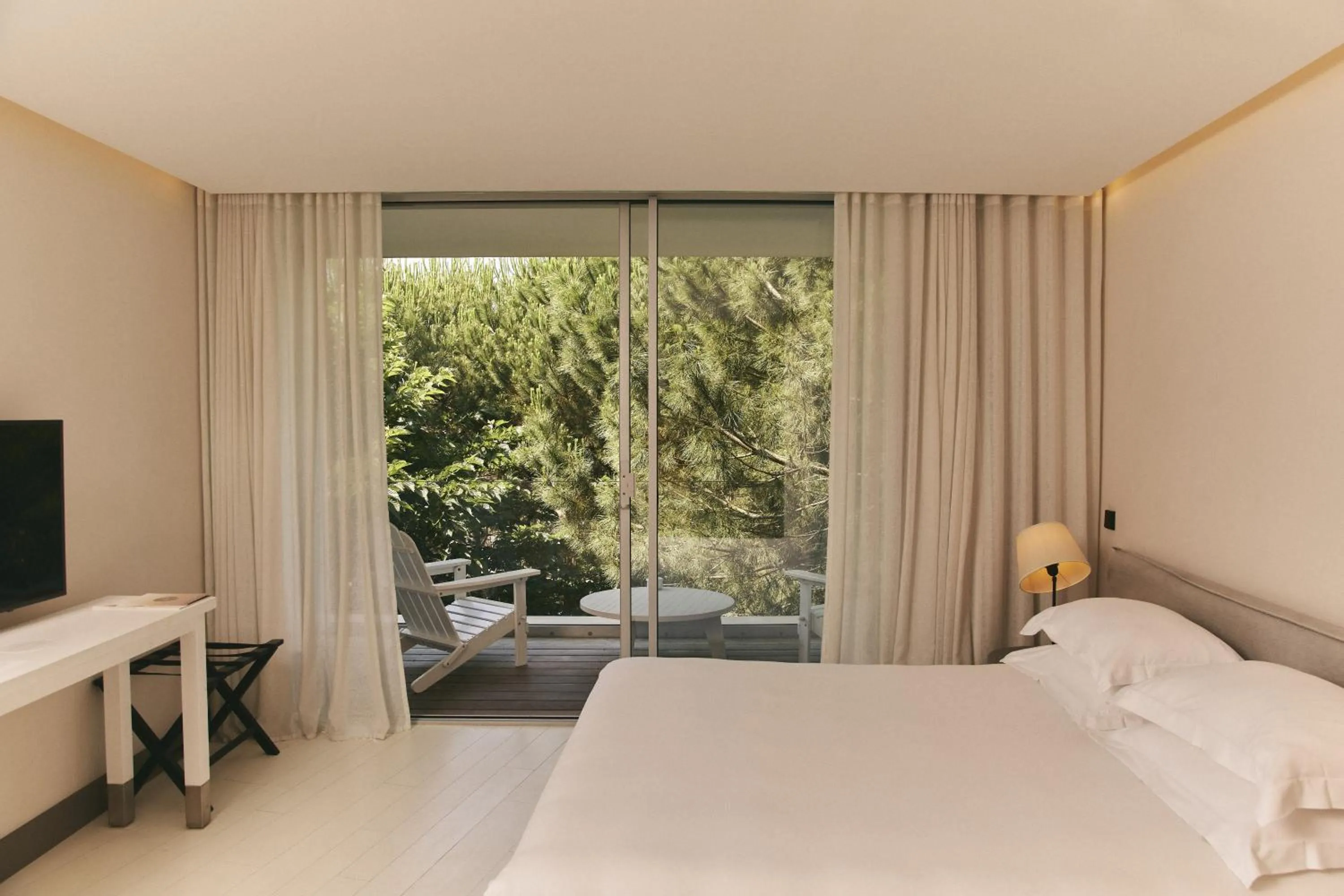 Bed in Hôtel Plage Palace & Spa