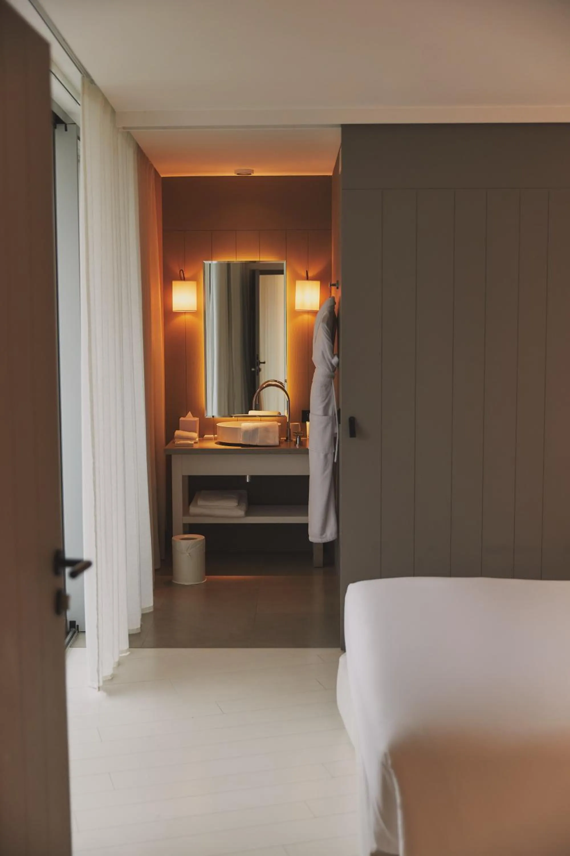 Bathroom, Bed in Hôtel Plage Palace & Spa