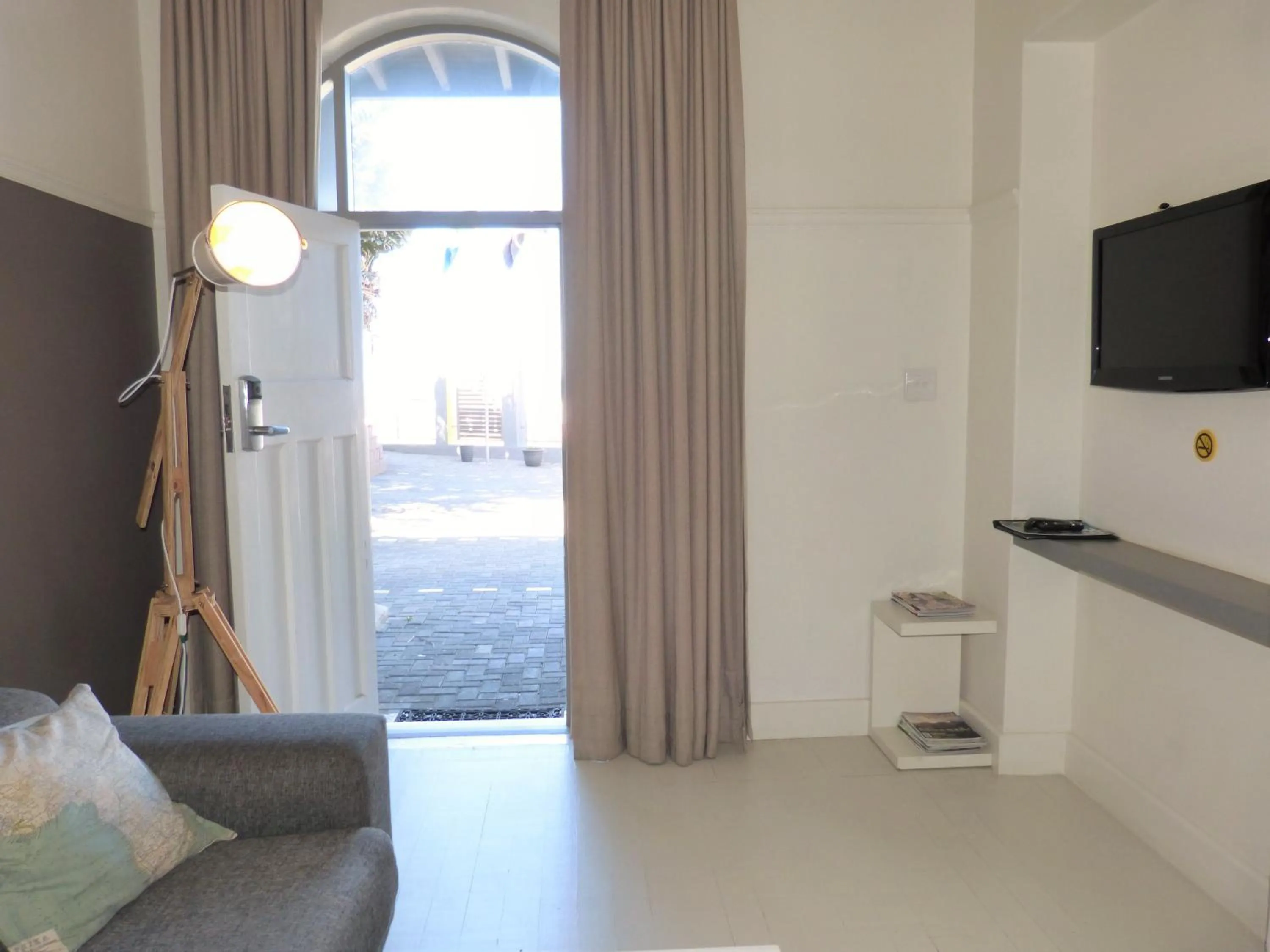 TV and multimedia in The Hampton Exclusive Guesthouse