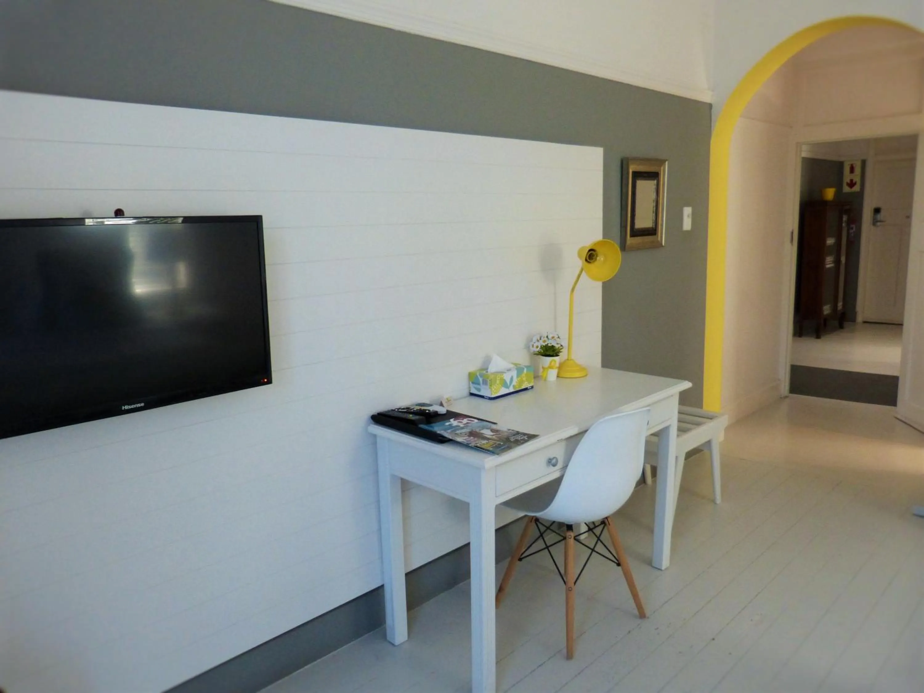 TV and multimedia in The Hampton Exclusive Guesthouse