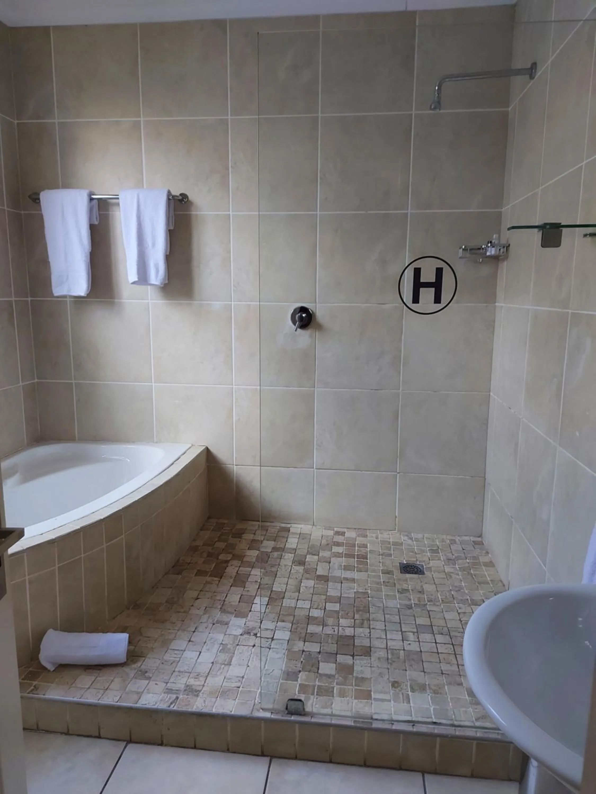 Bathroom in The Hampton Exclusive Guesthouse