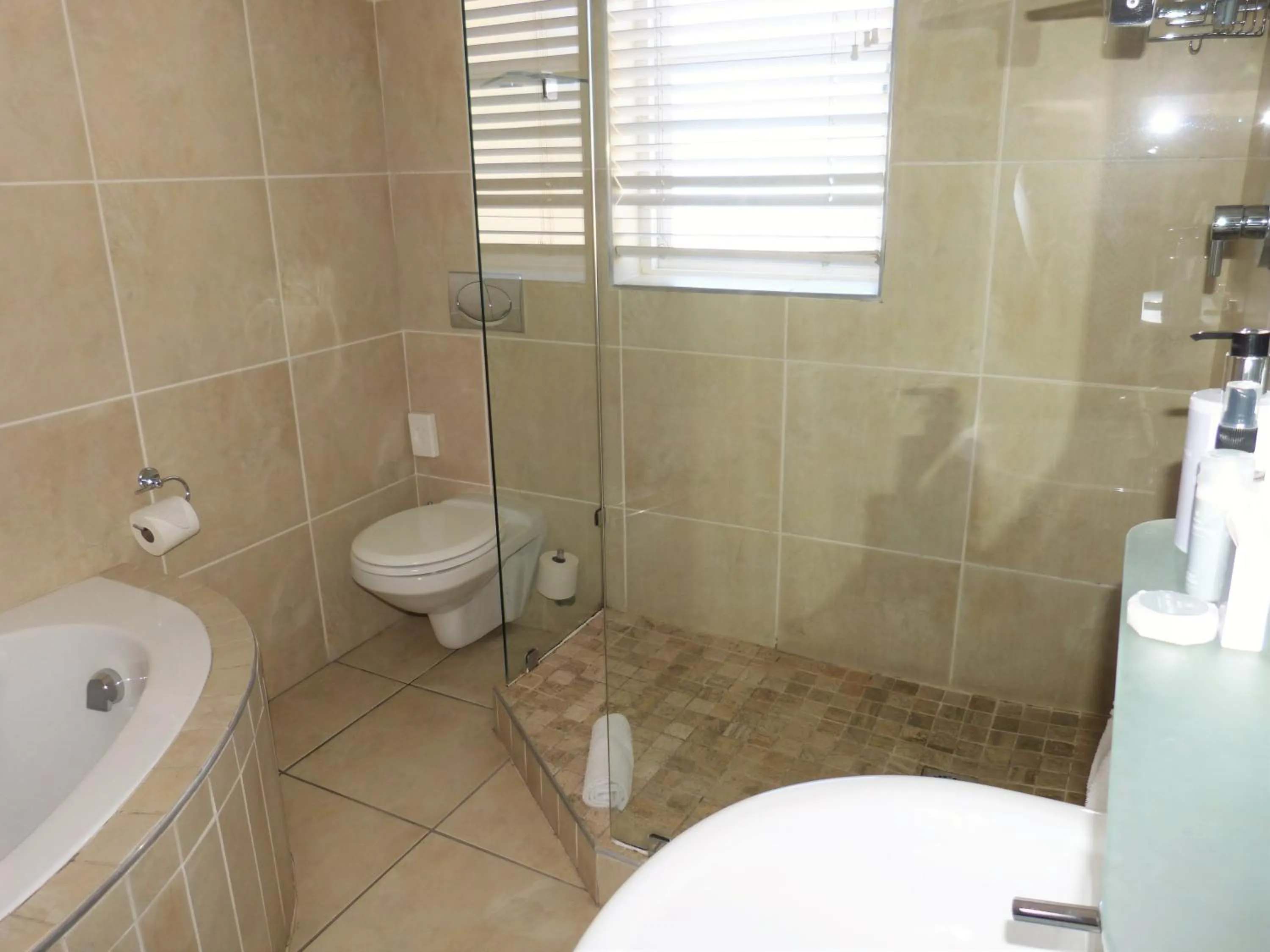 Shower in The Hampton Exclusive Guesthouse