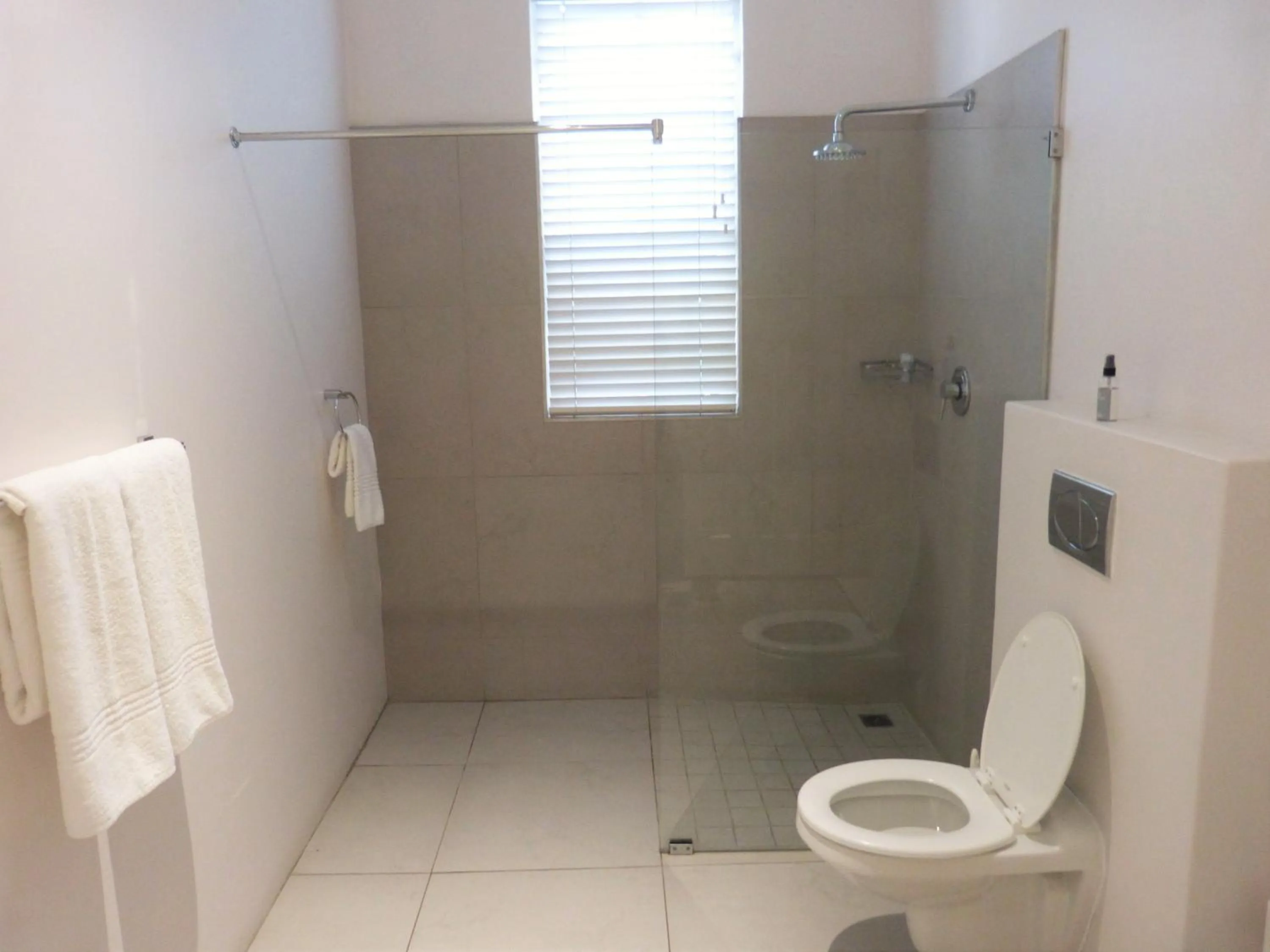 Shower in The Hampton Exclusive Guesthouse