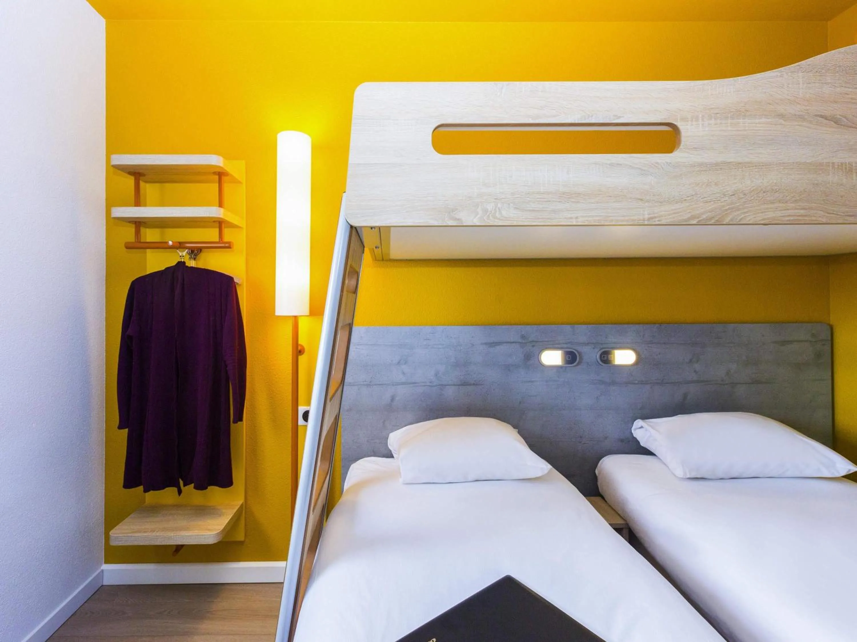 Bedroom, Bed in Ibis Budget Marmande