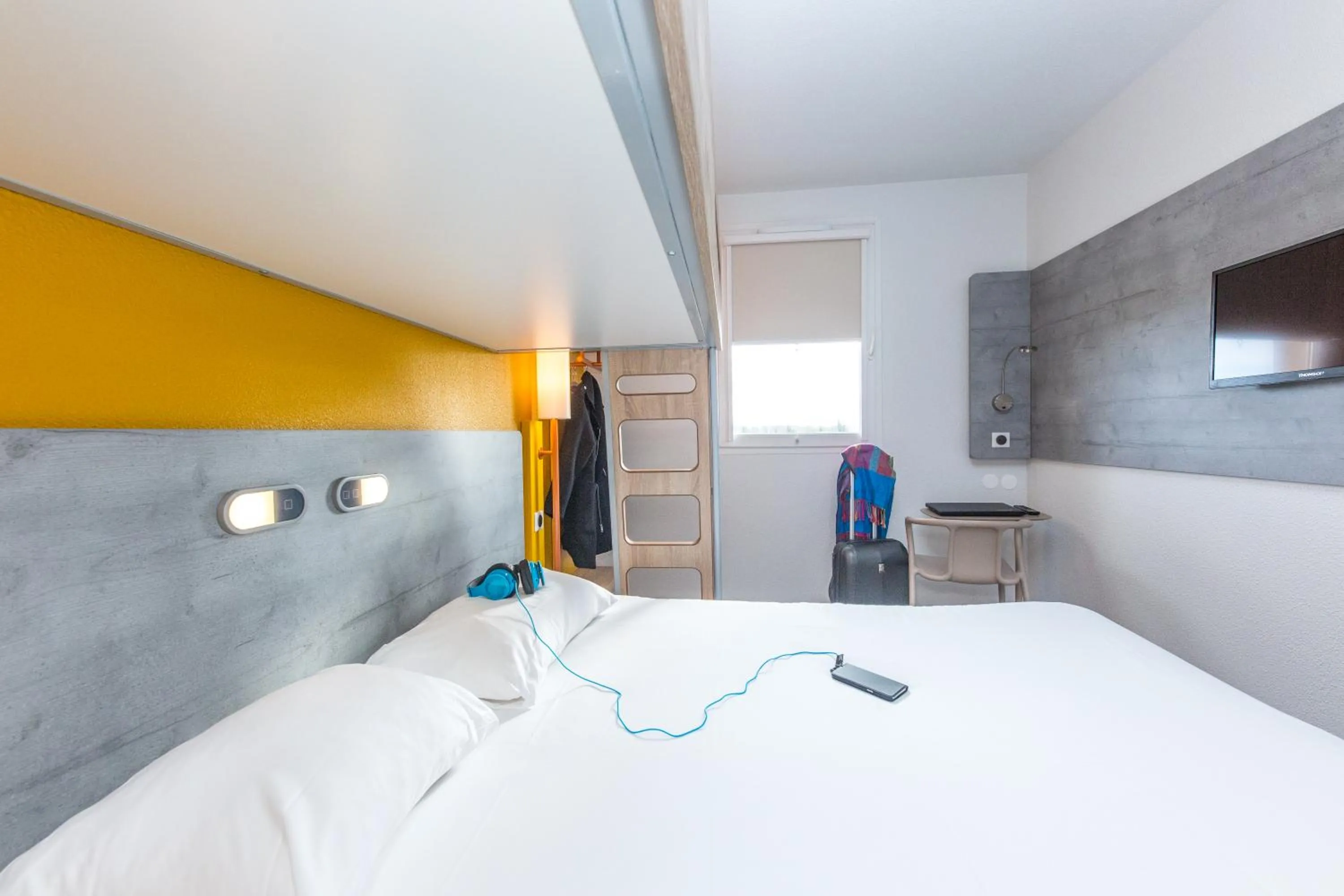 Bedroom, Bed in Ibis Budget Marmande