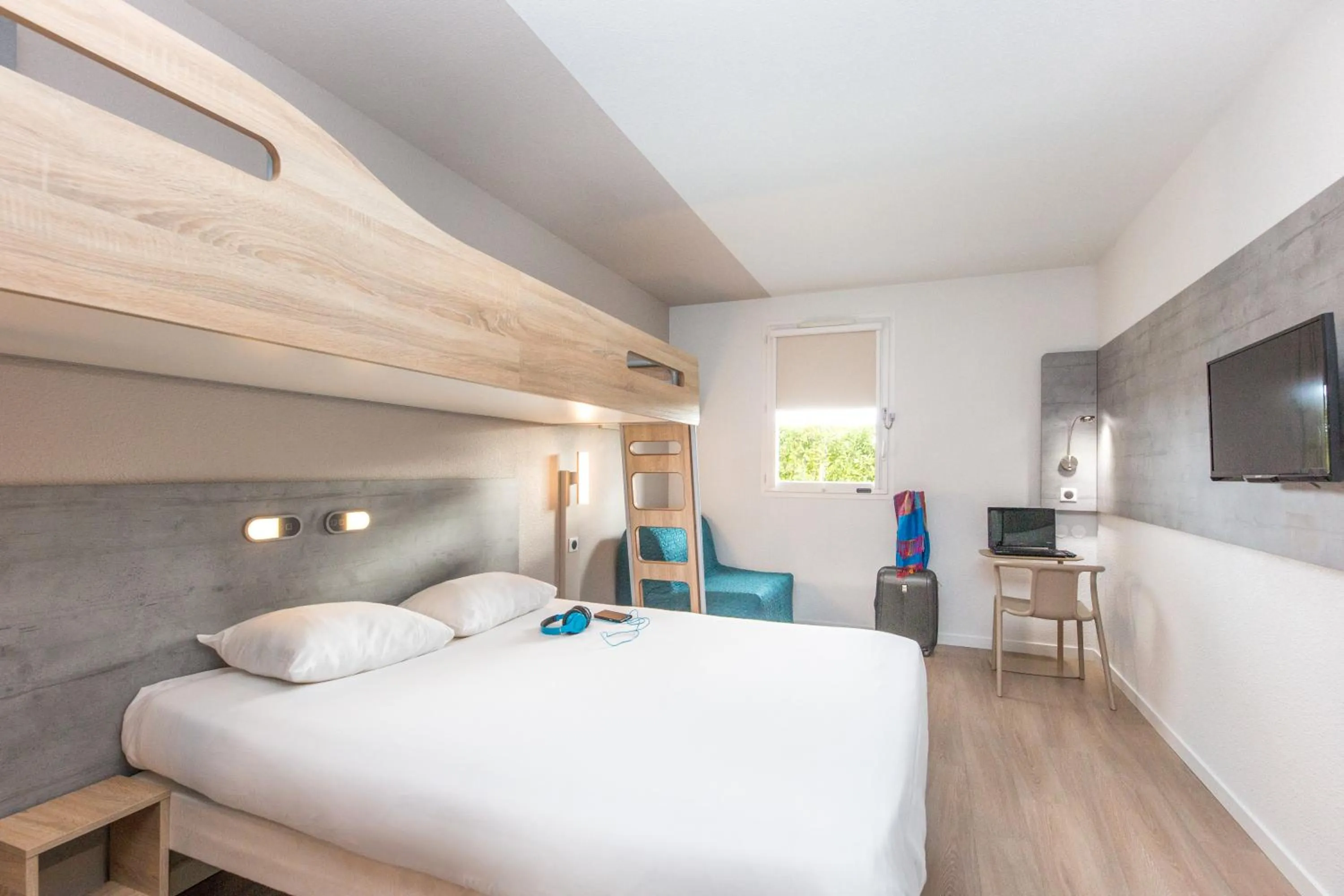 Bedroom, Bed in Ibis Budget Marmande