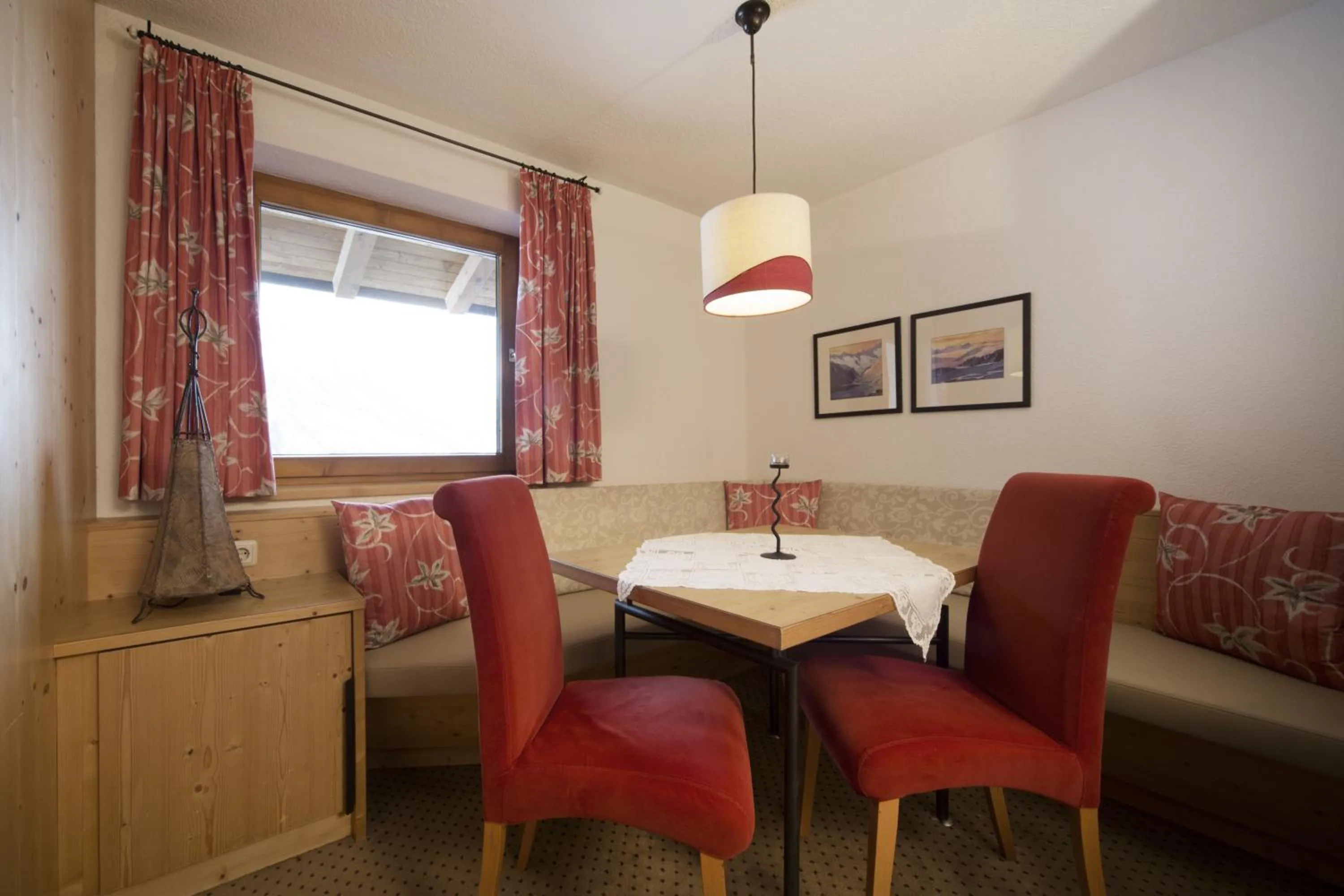 Dining area in Schönblick - Gurgl B&B