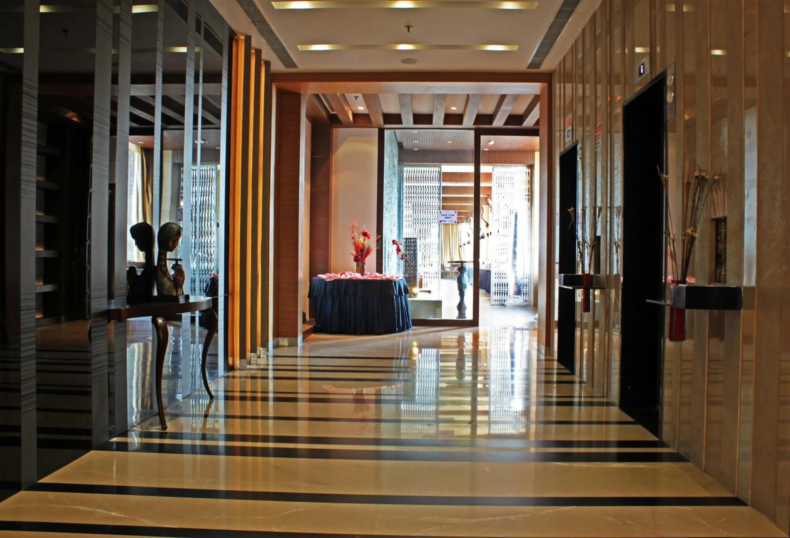 Lobby or reception in Fortune Select SG Highway, Ahmedabad - Member ITC Hotels' Group