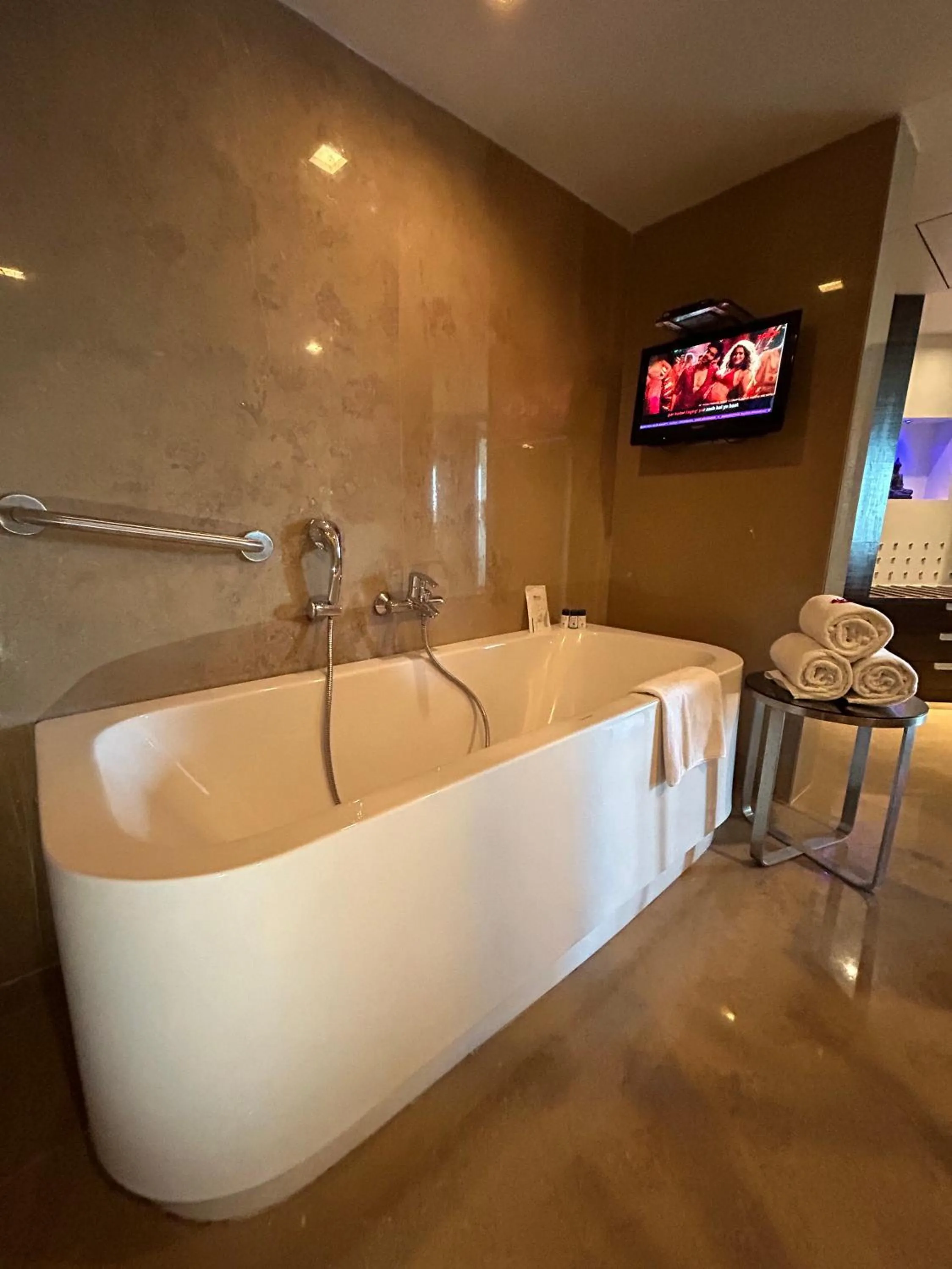 Bath in Fortune Select SG Highway, Ahmedabad - Member ITC Hotels' Group