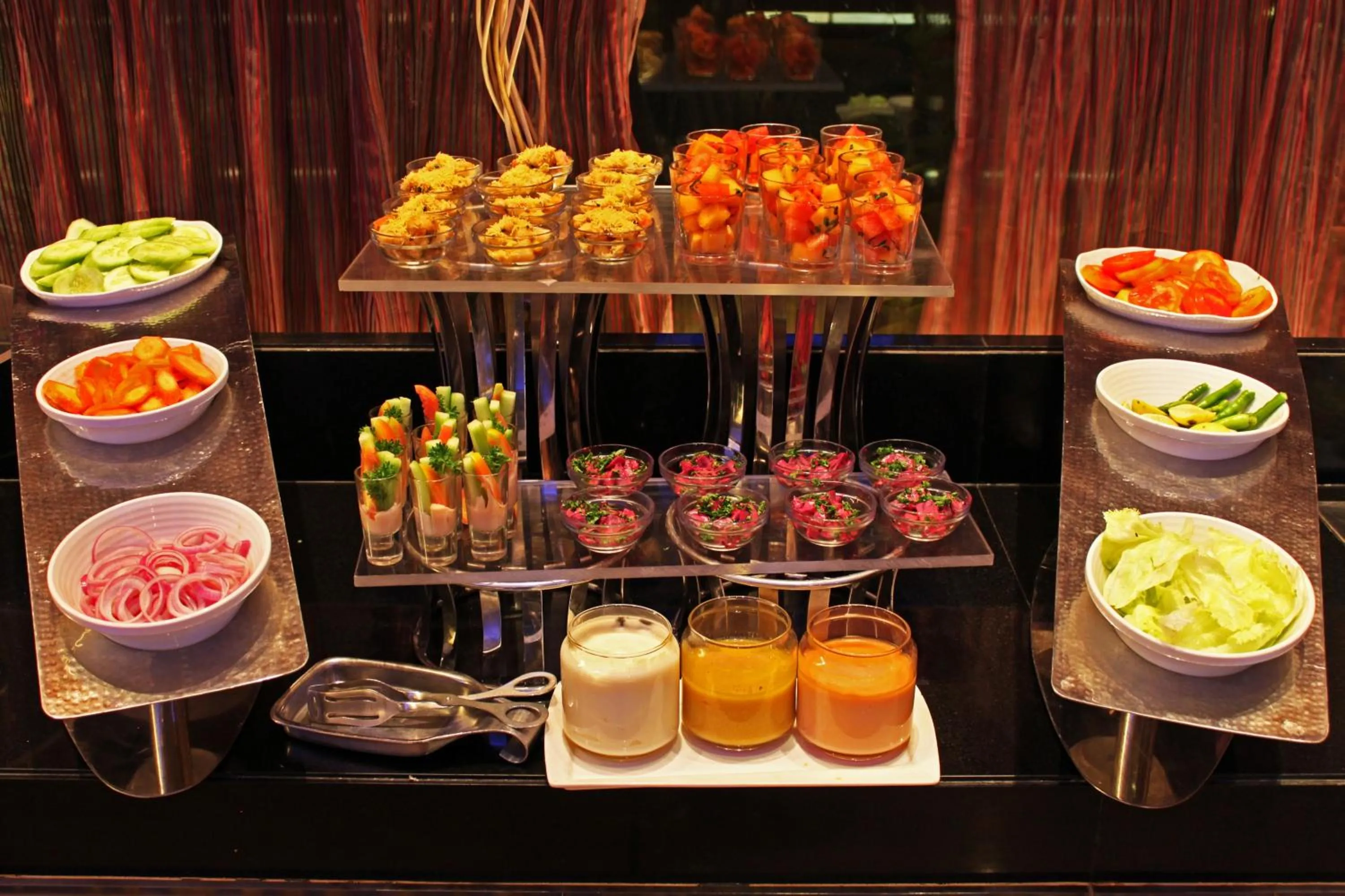 Restaurant/places to eat in Fortune Select SG Highway, Ahmedabad - Member ITC Hotels' Group
