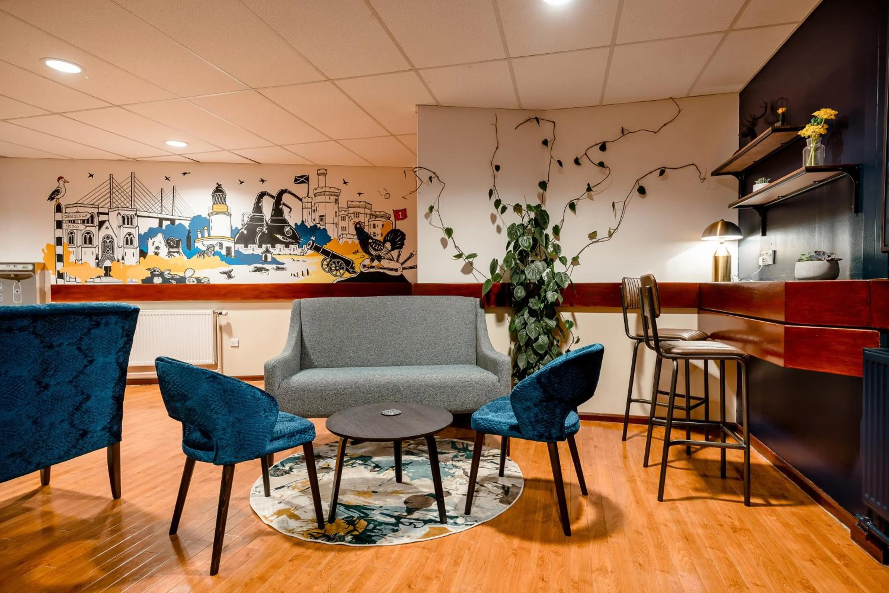 Communal lounge/ TV room in Inverness Youth Hostel